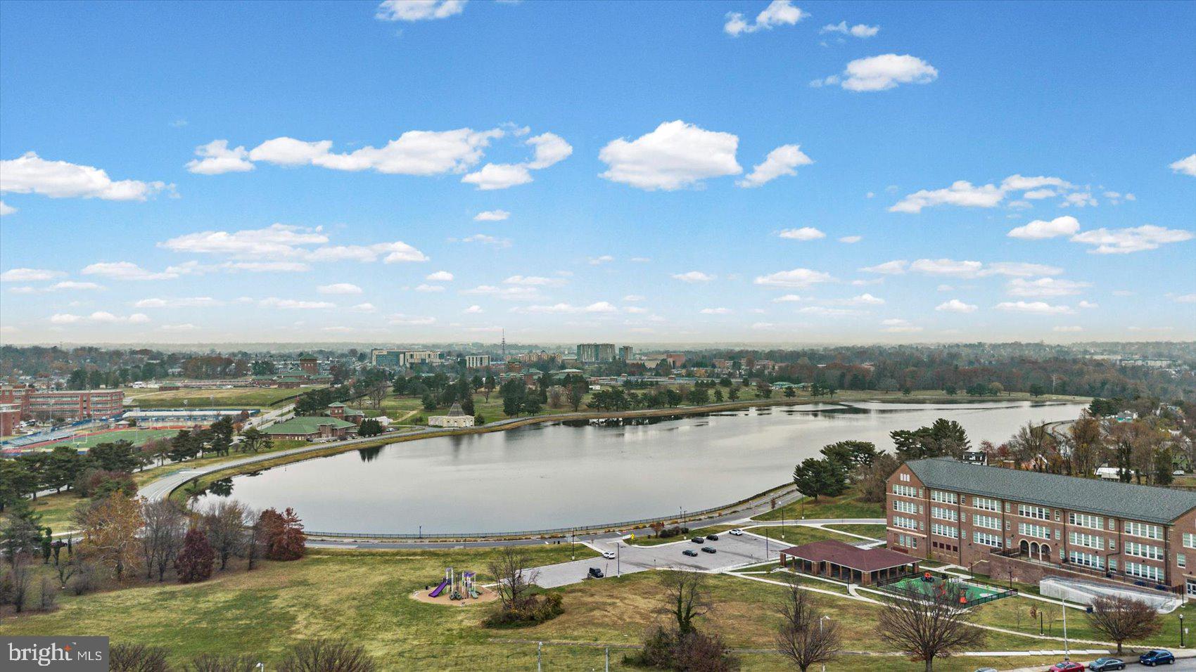 MONTEBELLO LAKE - Residential