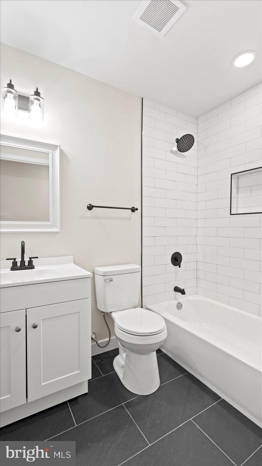 MONTEBELLO LAKE - Residential