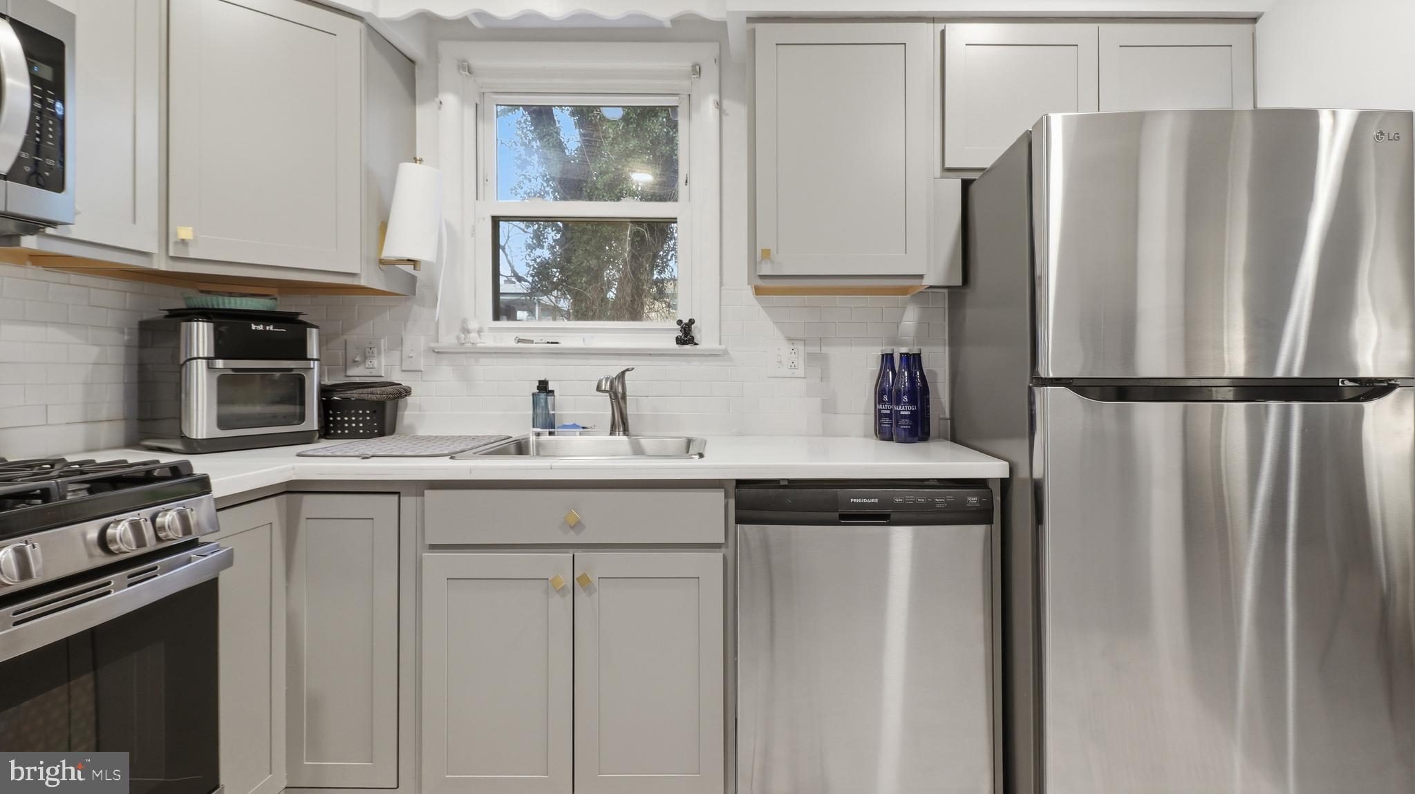 CLINTON - Residential