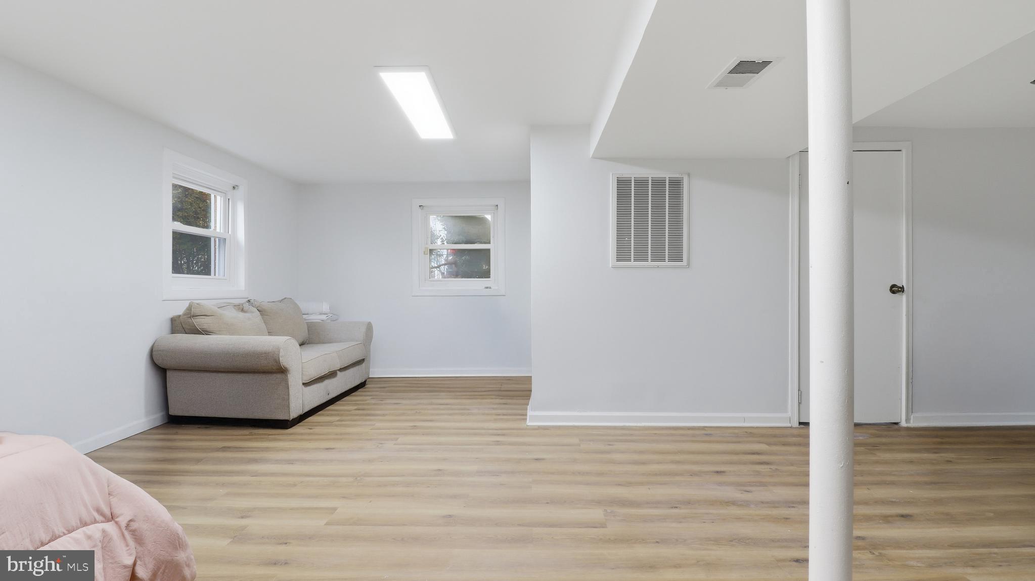 CLINTON - Residential