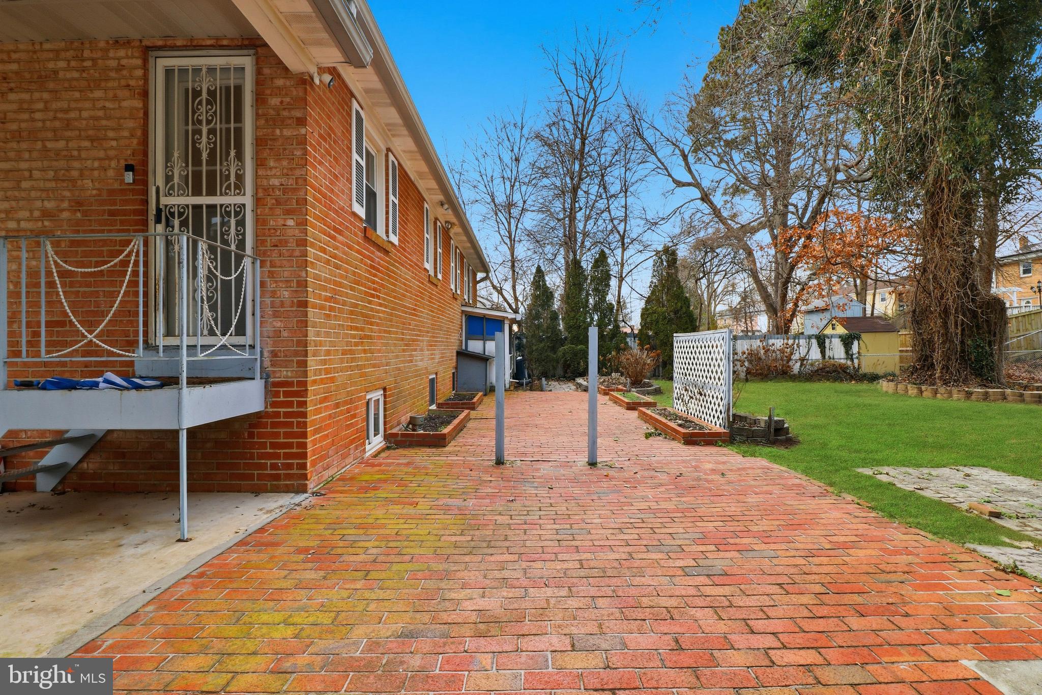 CLINTON - Residential