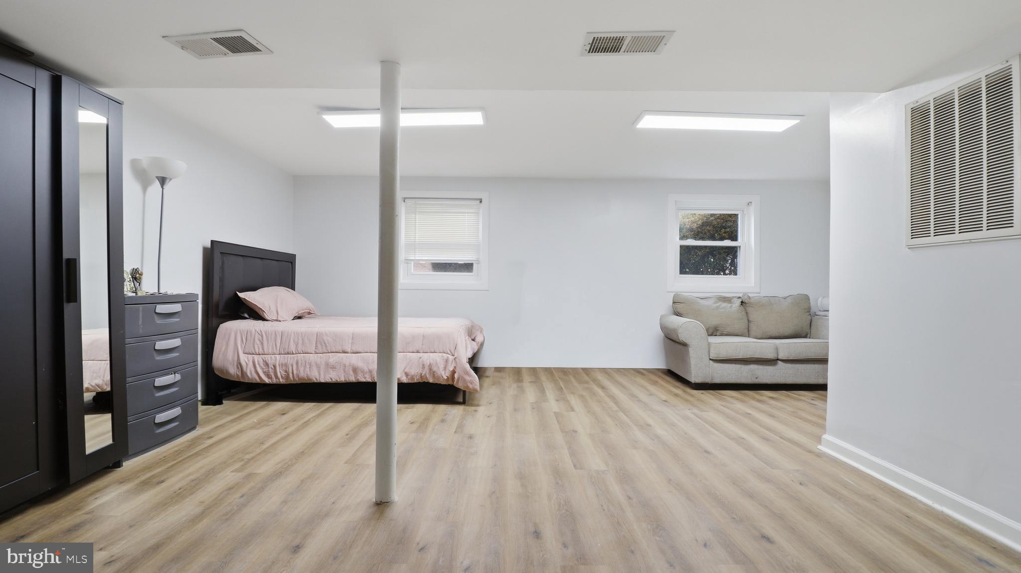 CLINTON - Residential