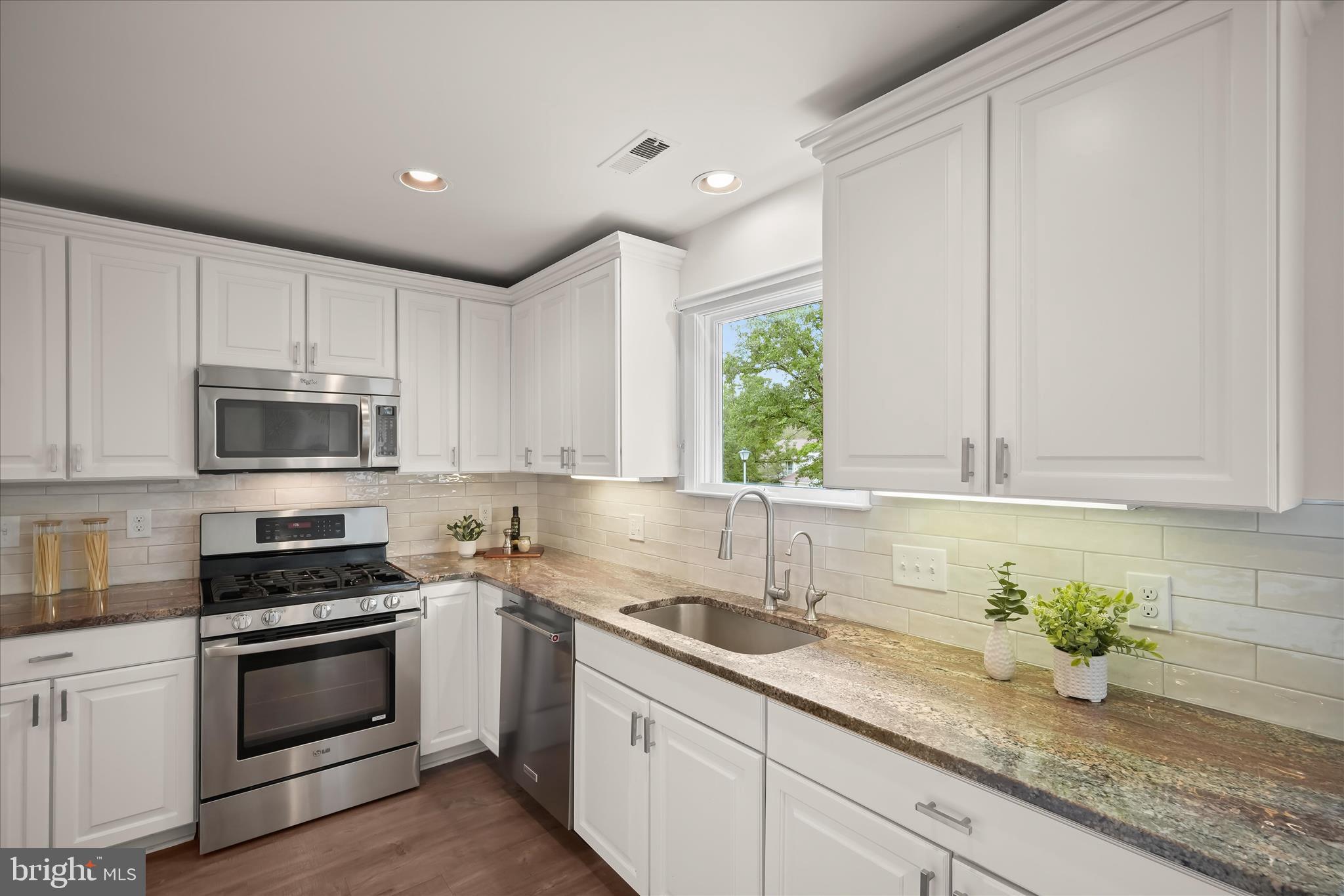 POTOMAC COMMONS - Residential