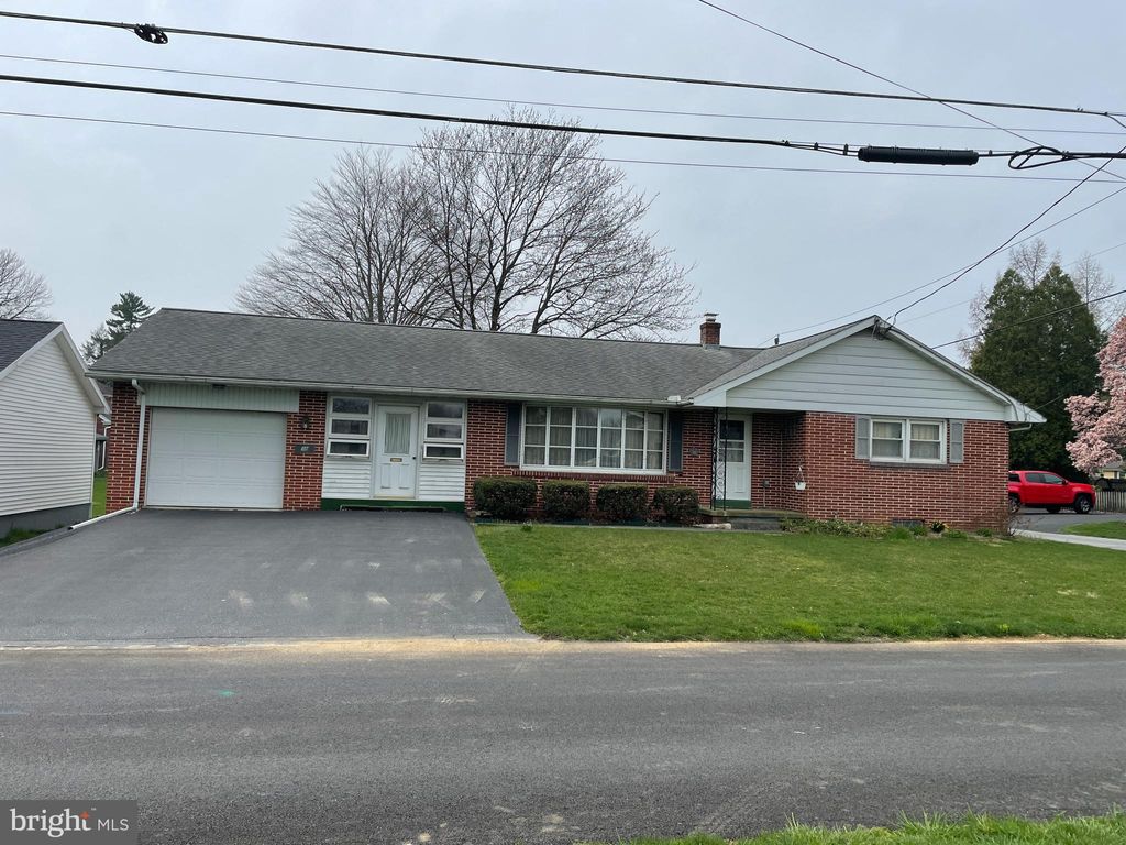 Photo of 36 S OAK ST, MANHEIM, PA 17545 (MLS # PALA2033768)