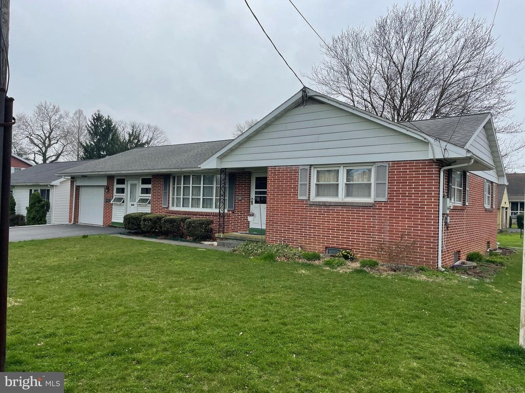 Photo of 36 S OAK ST, MANHEIM, PA 17545 (MLS # PALA2033768)