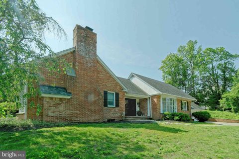 Homes For Sale - 10 Lake Drive<br/> Gloucester County, WOODBURY, NJ 08096