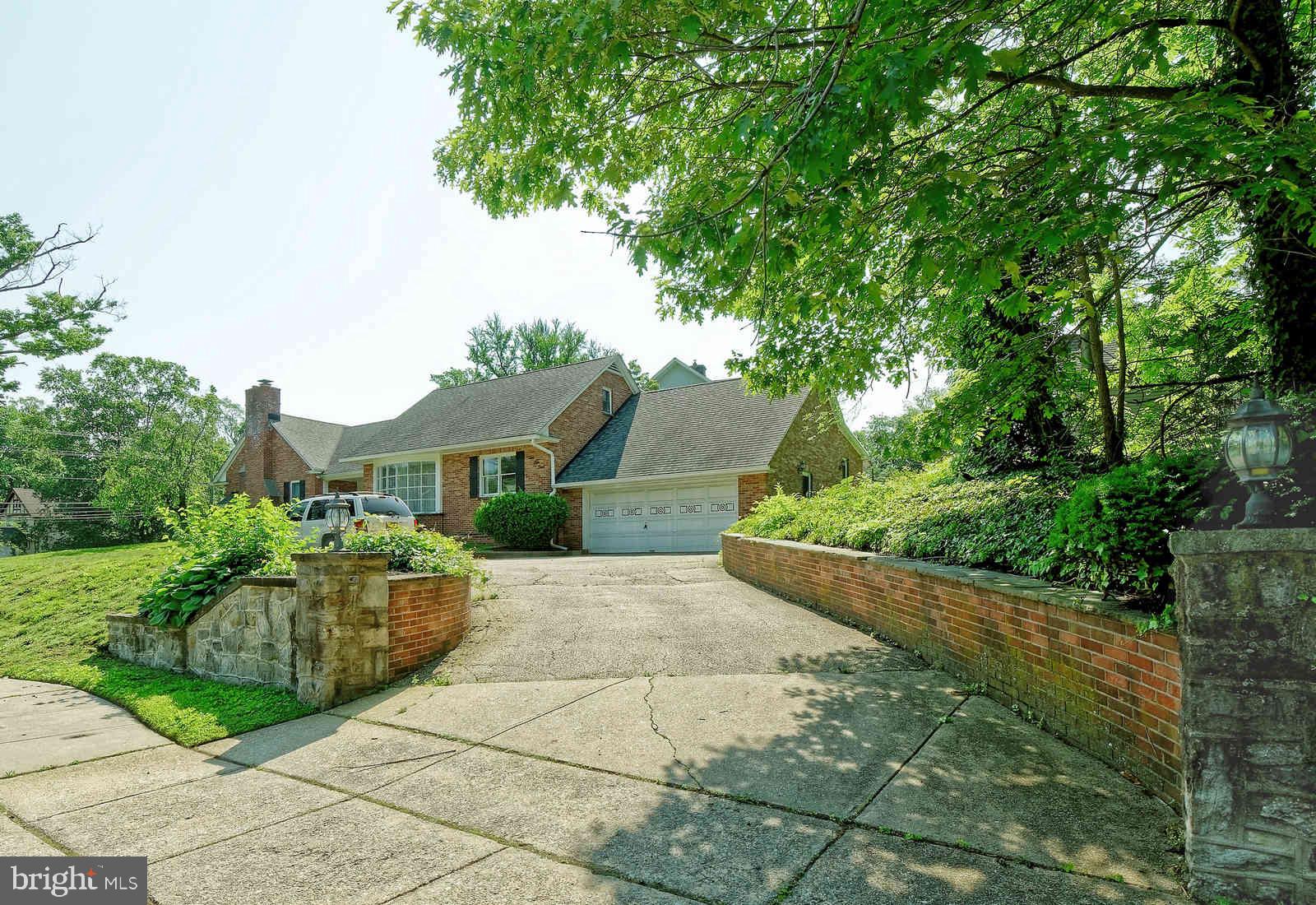 10 LAKE DRIVE