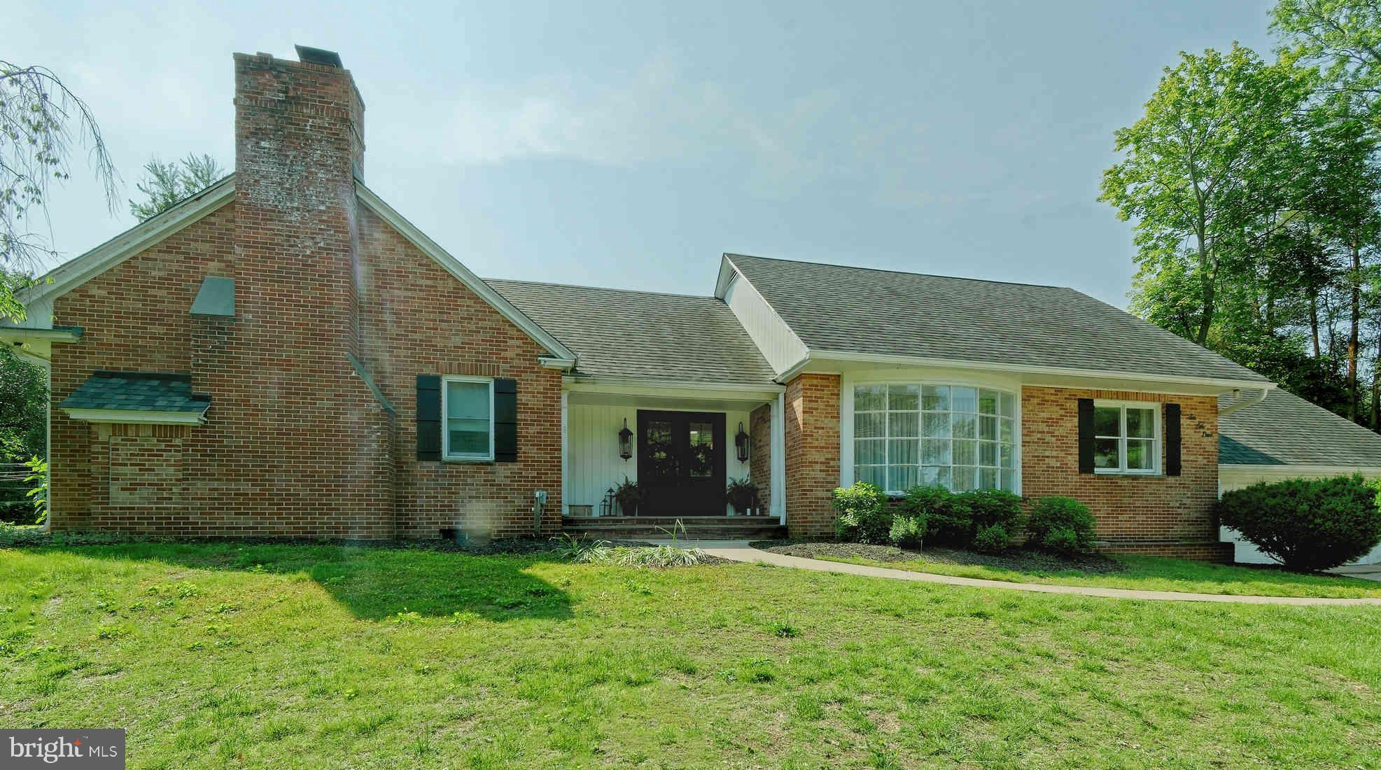 10 LAKE DRIVE