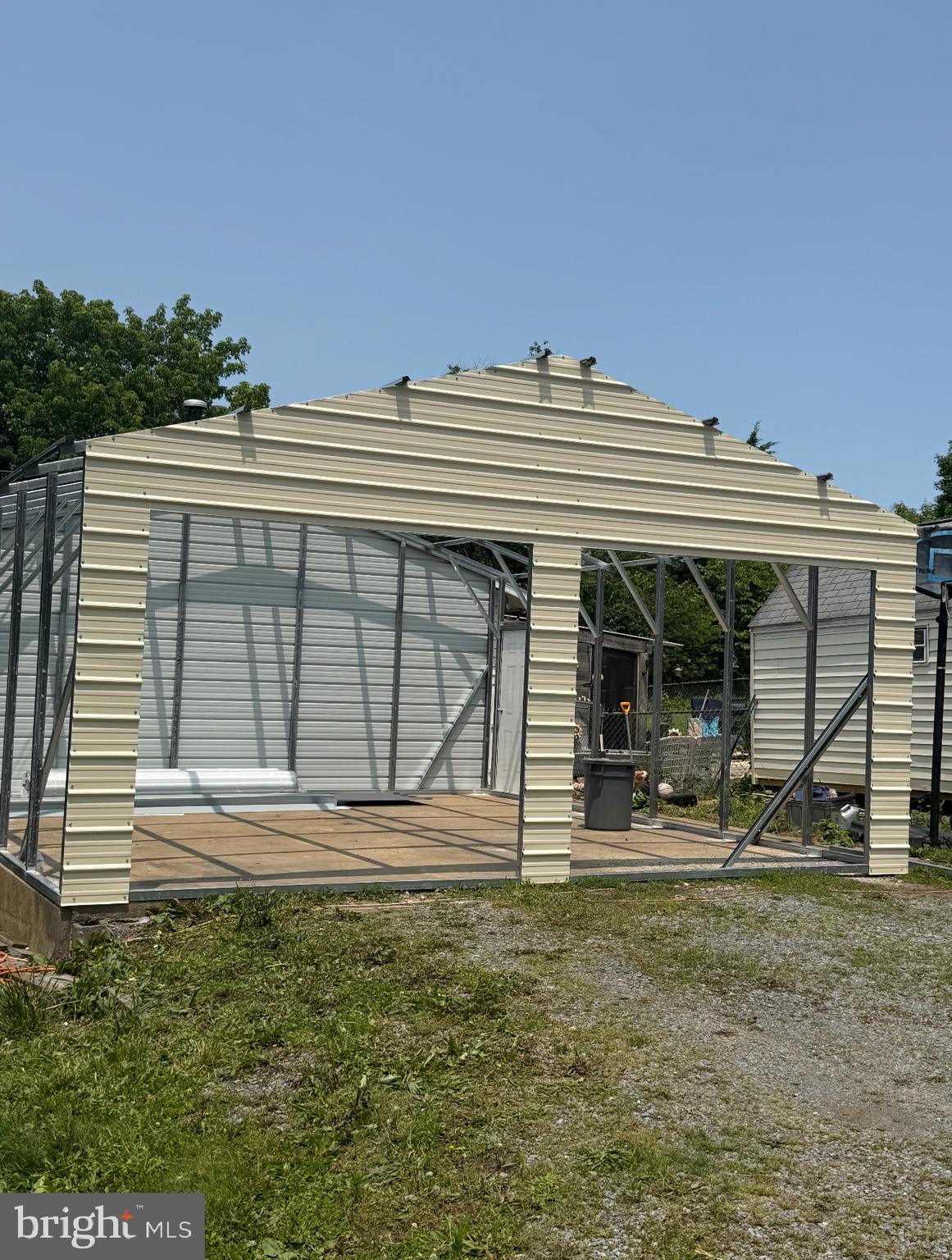 HIDDEN RIVER - Residential