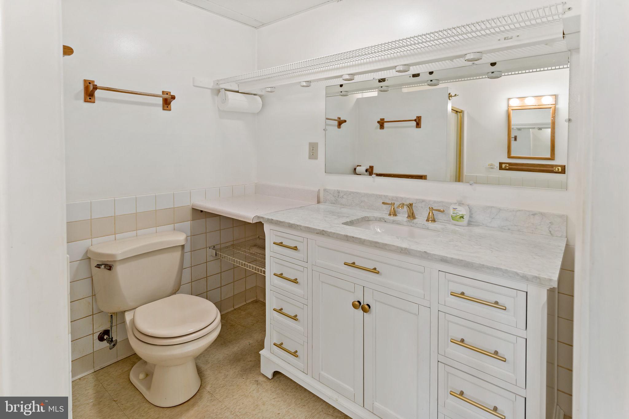 HOLLIS MANOR - Residential