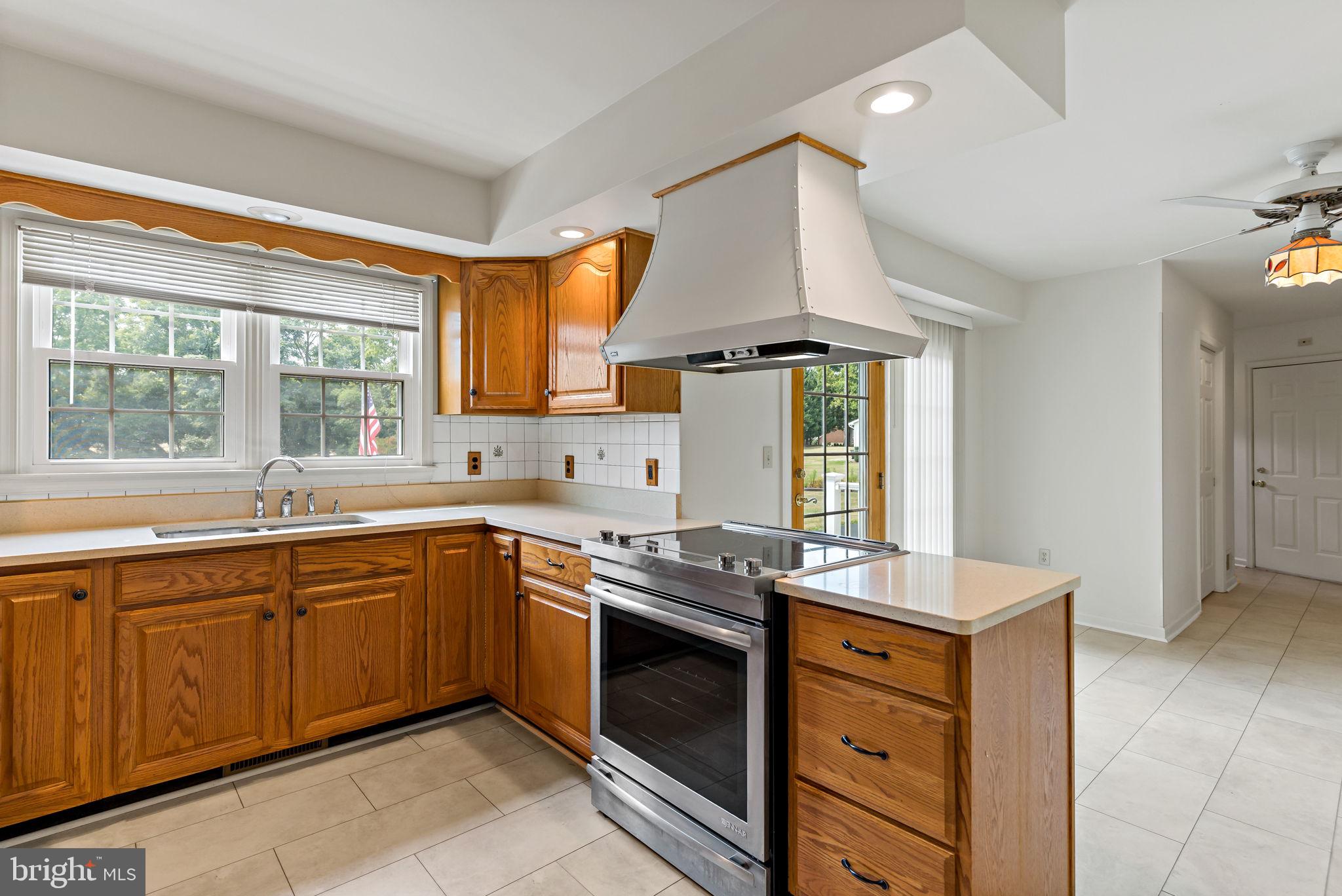 HOLLIS MANOR - Residential