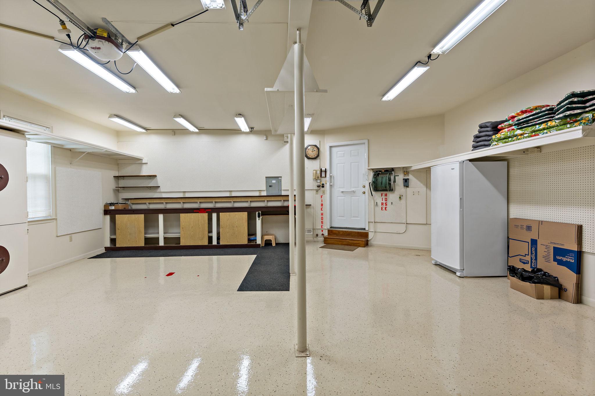 HOLLIS MANOR - Residential