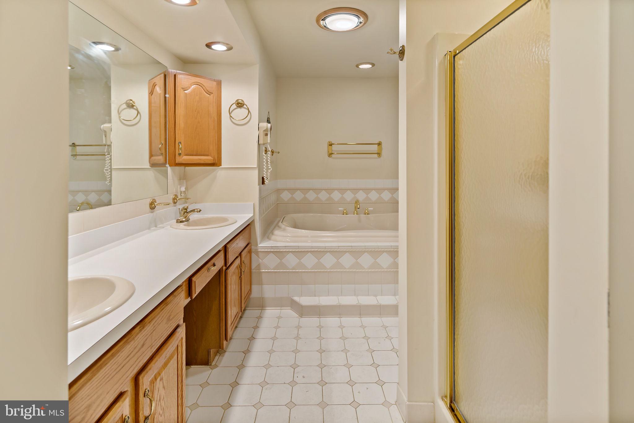 HOLLIS MANOR - Residential