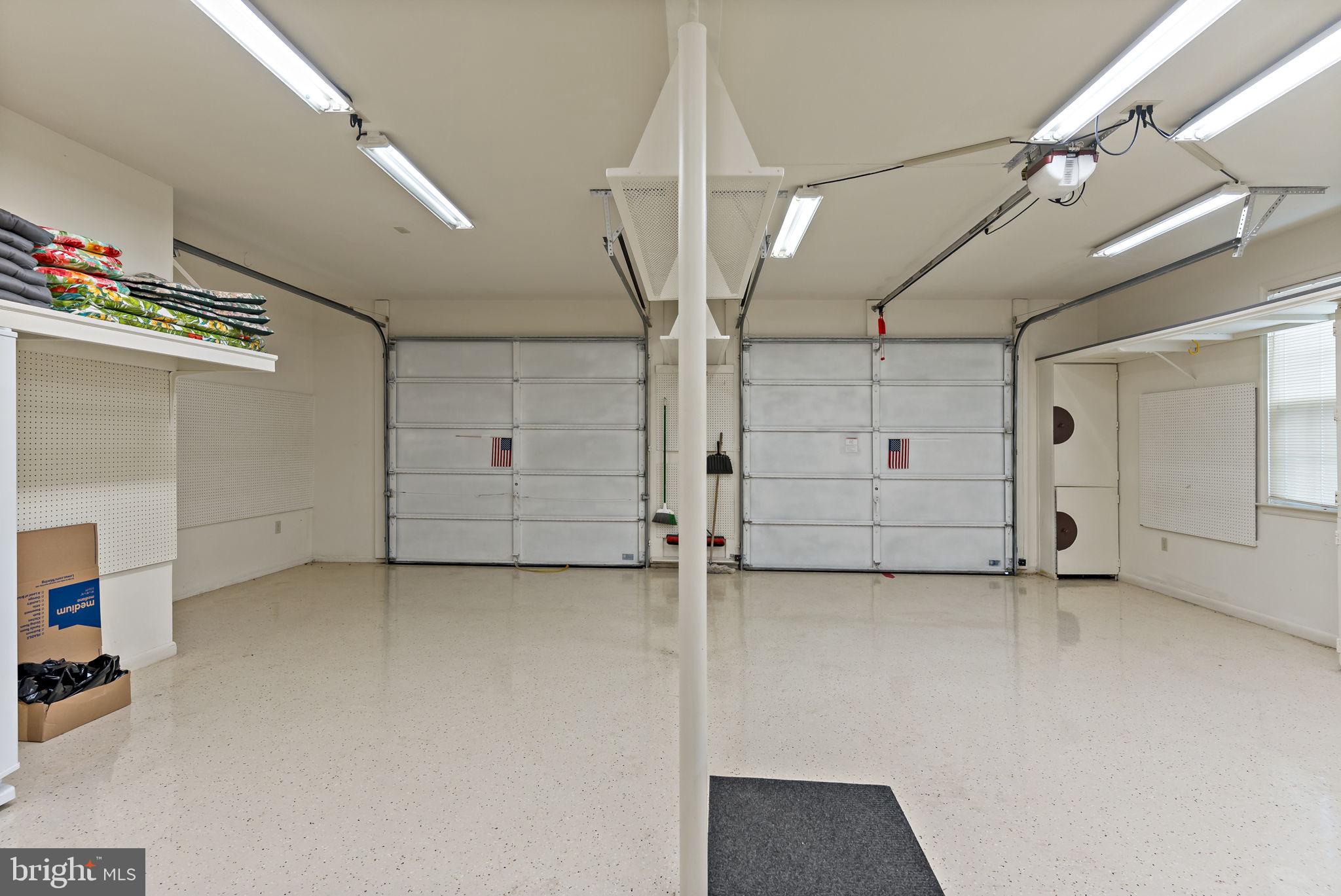 HOLLIS MANOR - Residential