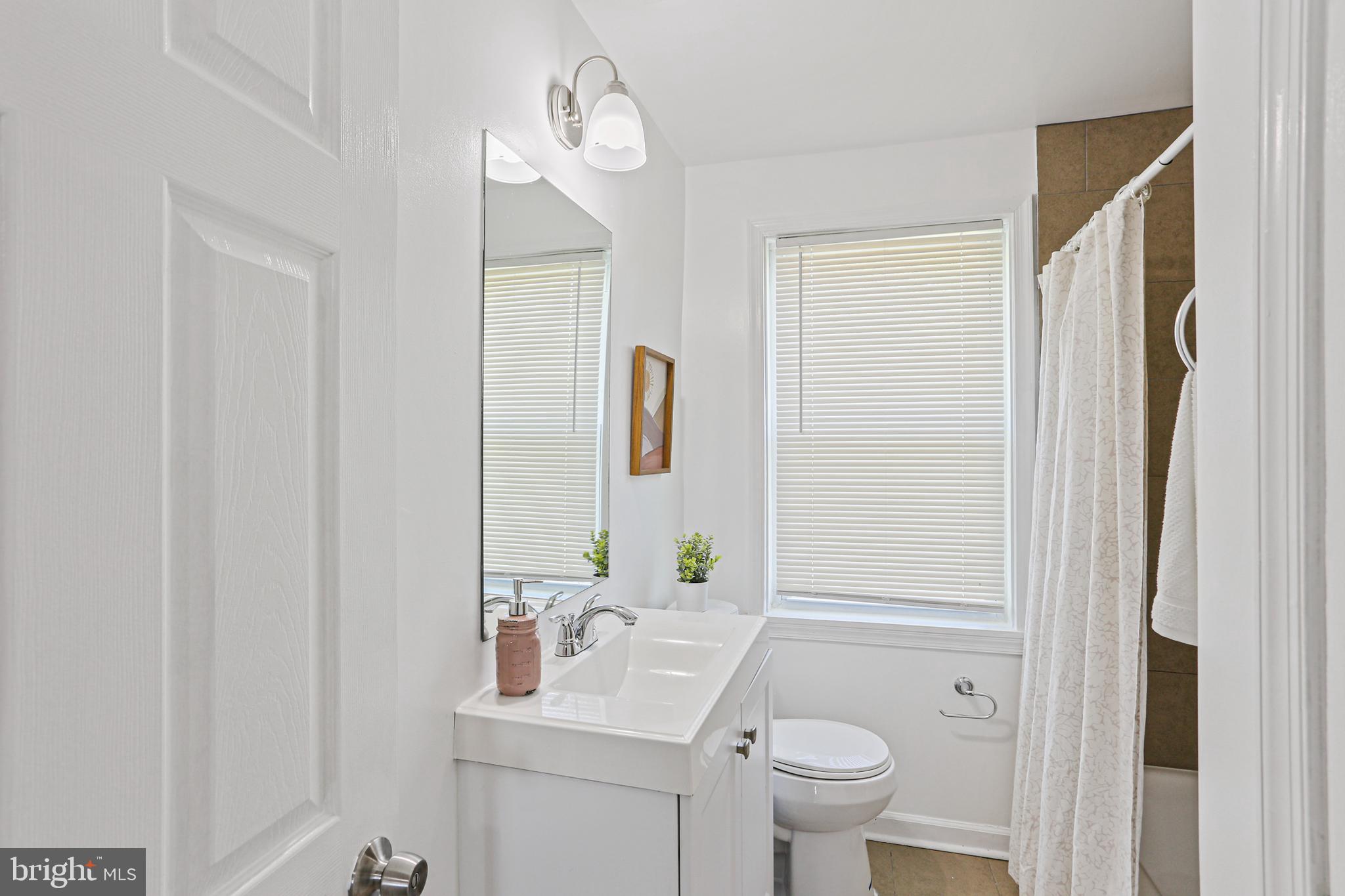 PERRING LOCH - Residential