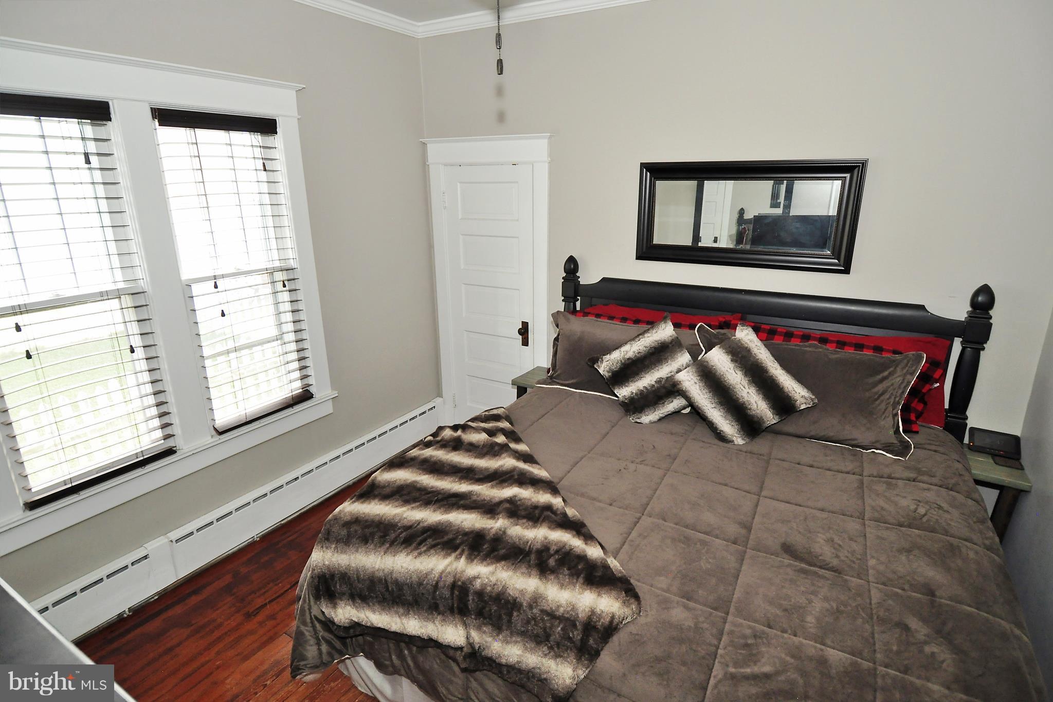 TOWN OF LOVETTSVILLE - Residential