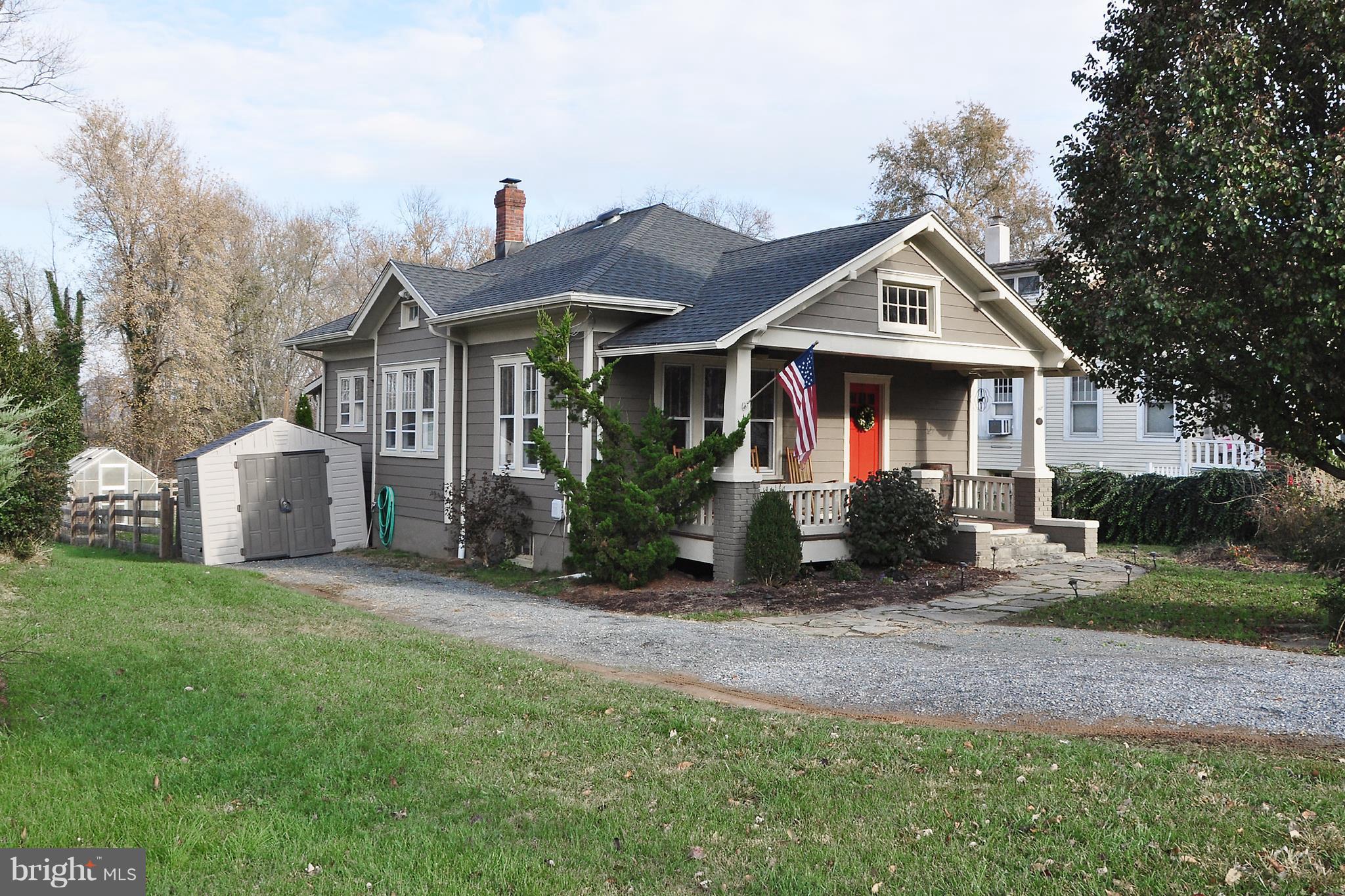 TOWN OF LOVETTSVILLE - Residential