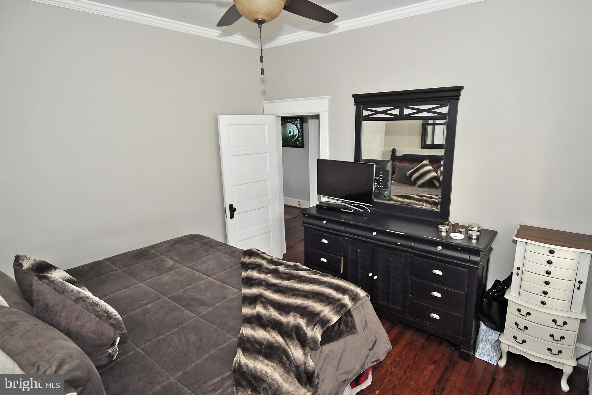 TOWN OF LOVETTSVILLE - Residential