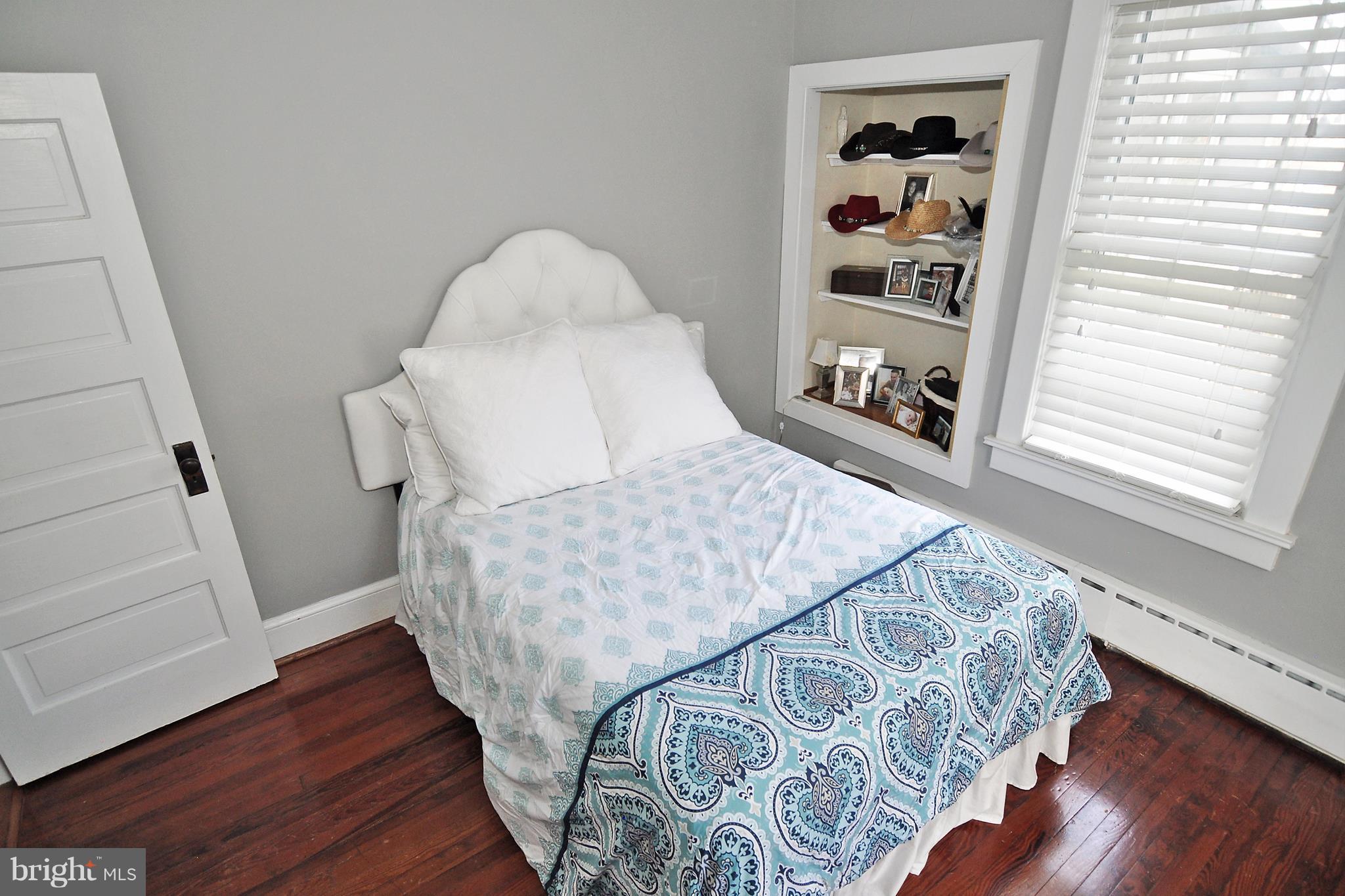 TOWN OF LOVETTSVILLE - Residential