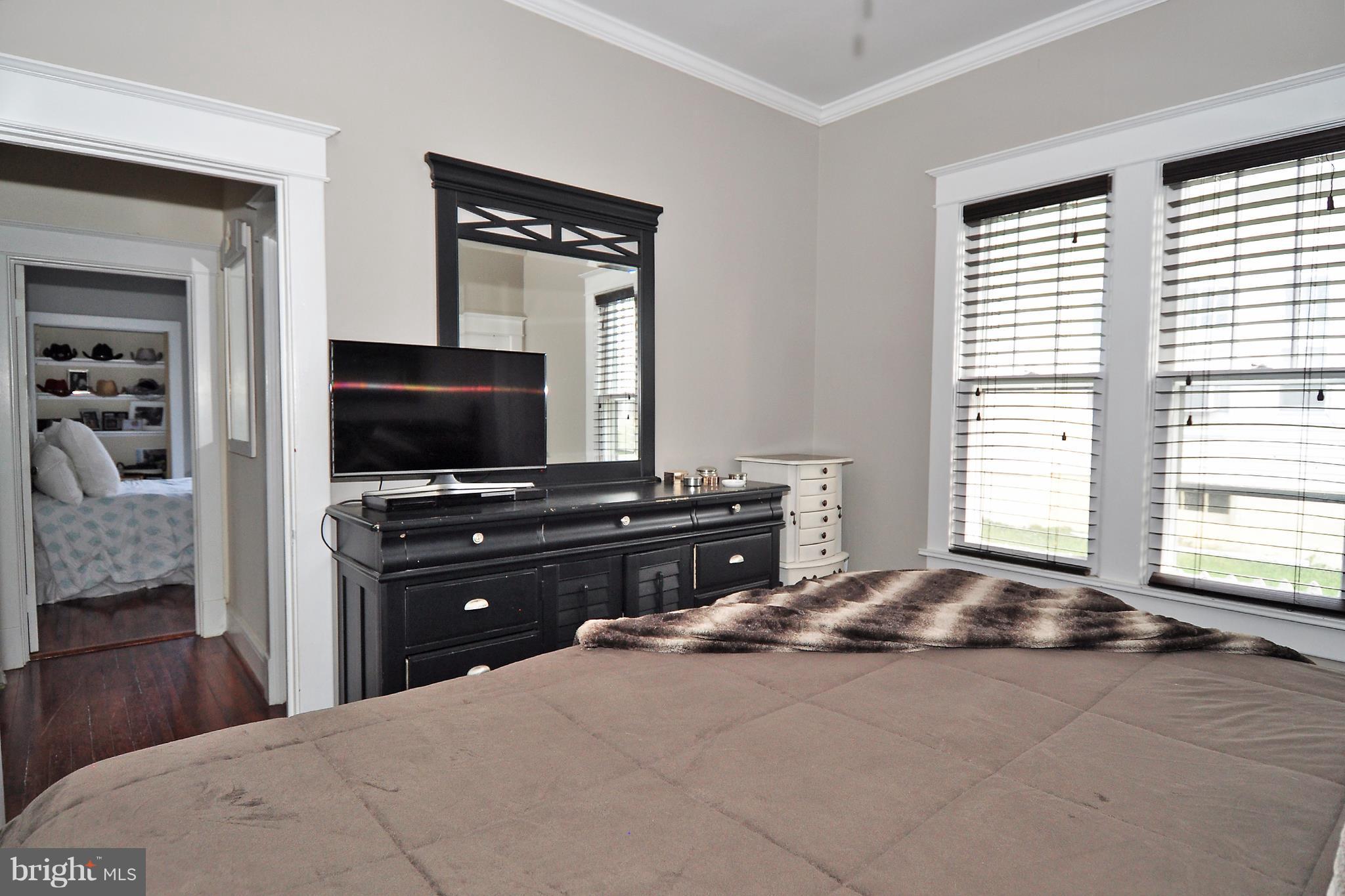 TOWN OF LOVETTSVILLE - Residential