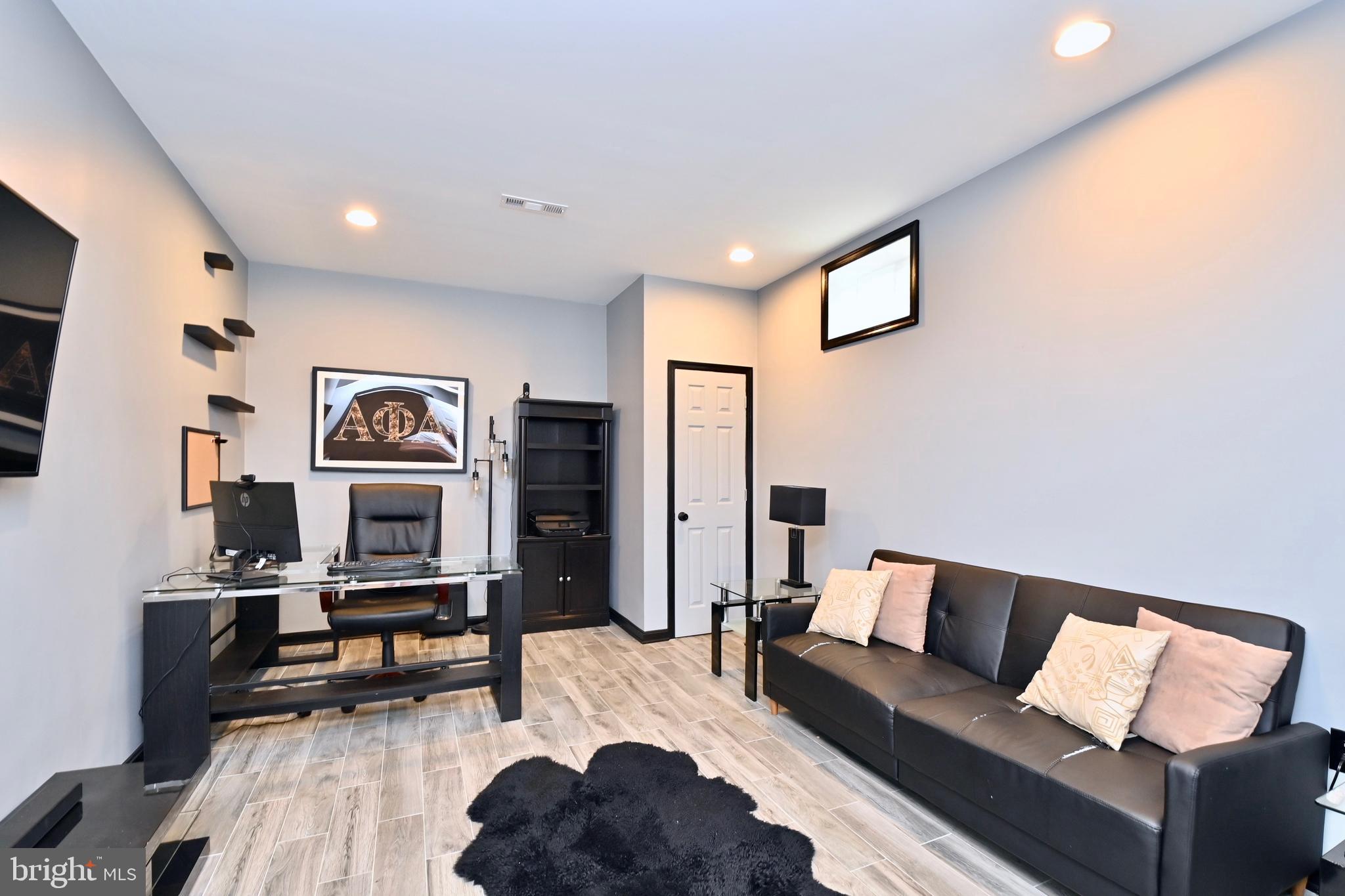 ST CHARLES SUB - SHEFFIELD - Residential Lease