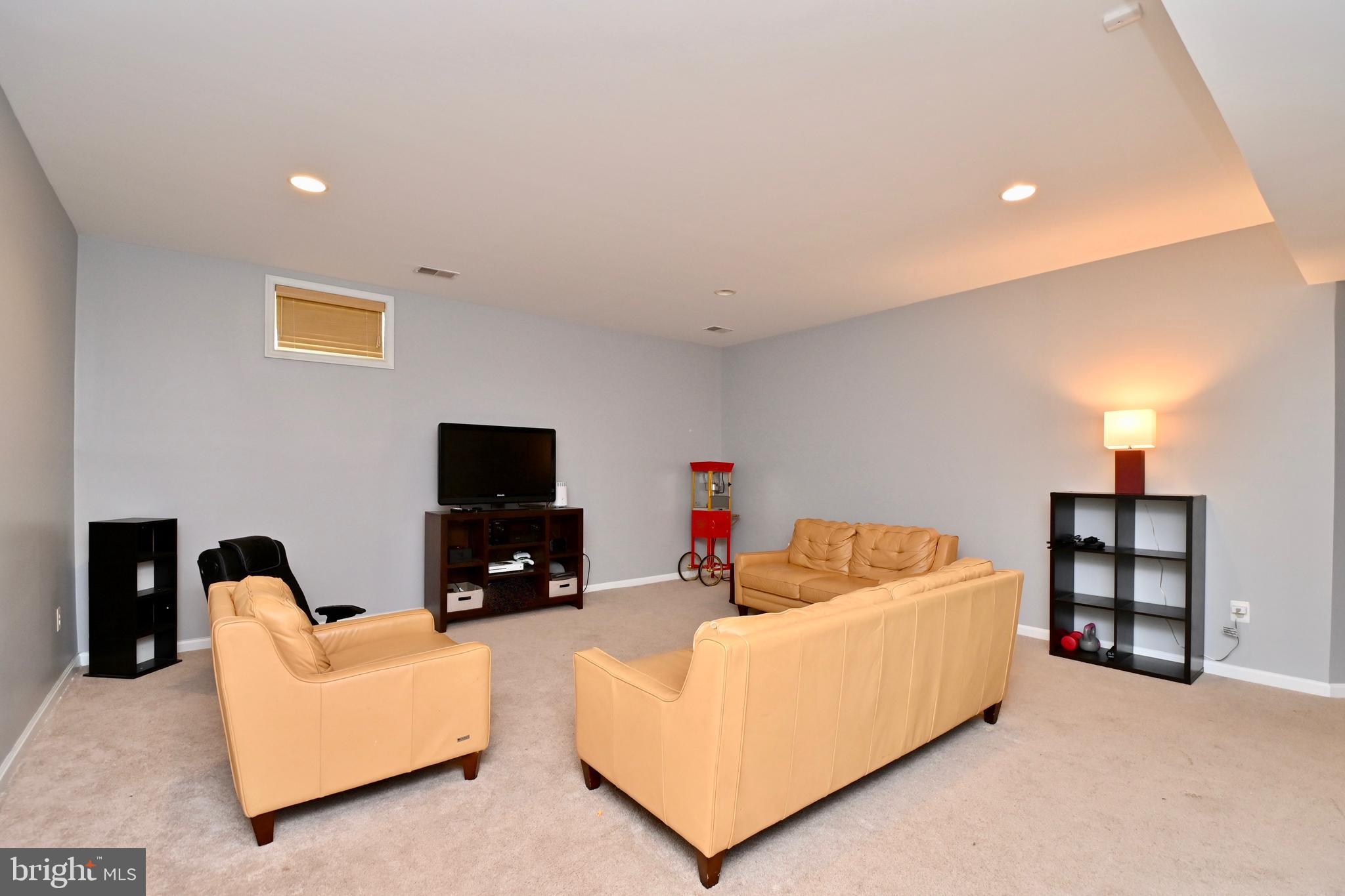 ST CHARLES SUB - SHEFFIELD - Residential Lease