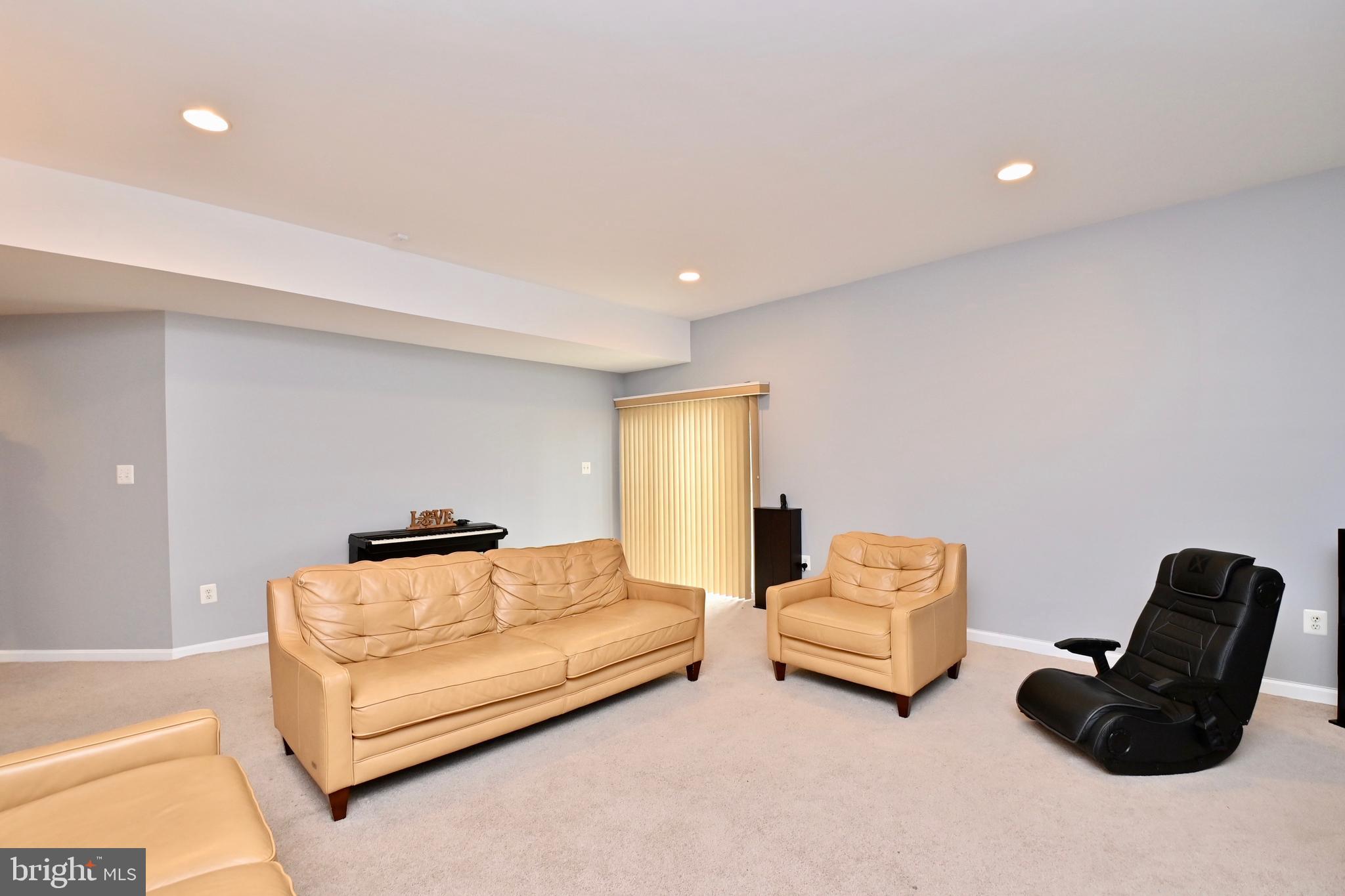 ST CHARLES SUB - SHEFFIELD - Residential Lease