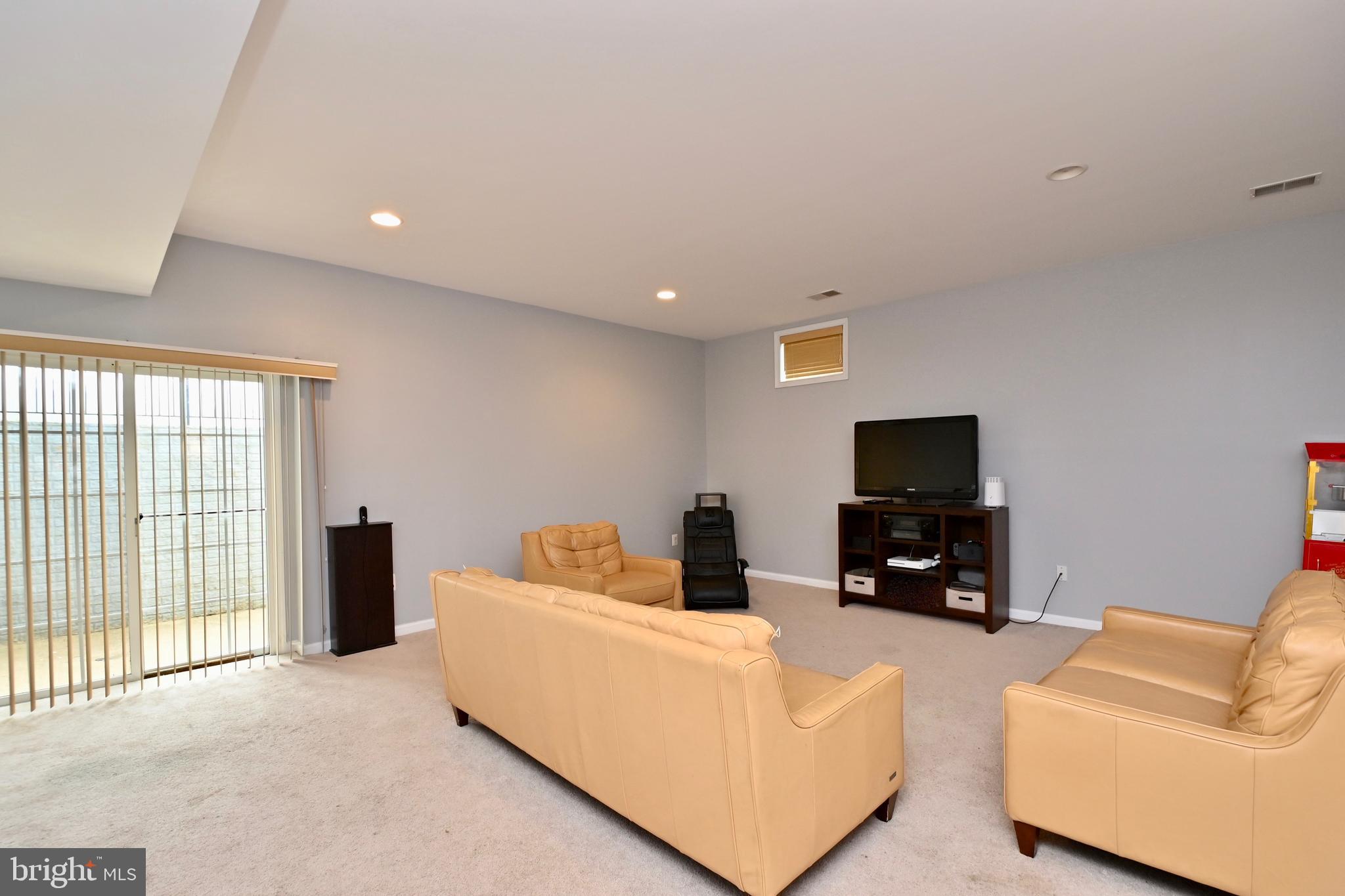 ST CHARLES SUB - SHEFFIELD - Residential Lease