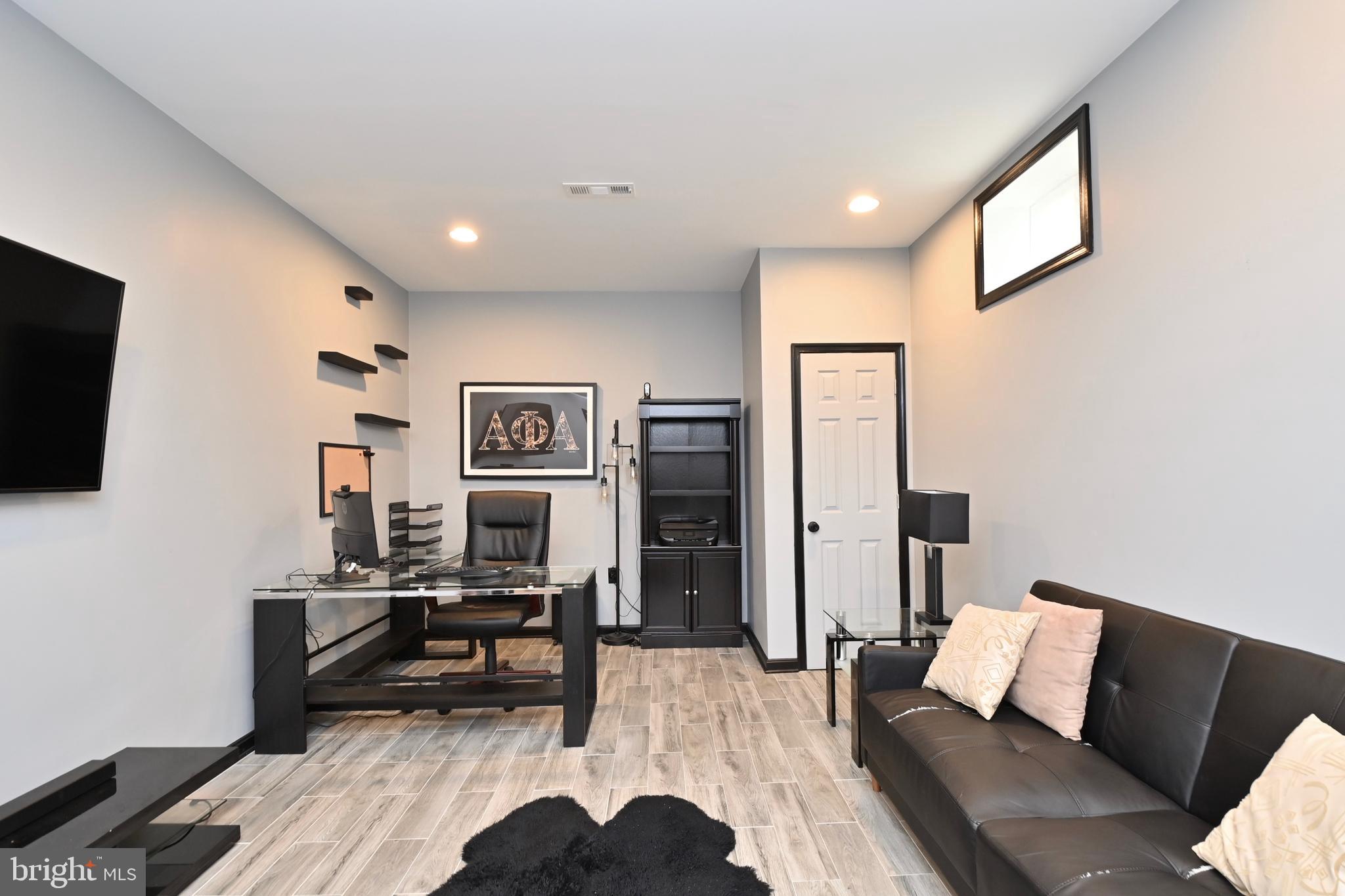 ST CHARLES SUB - SHEFFIELD - Residential Lease