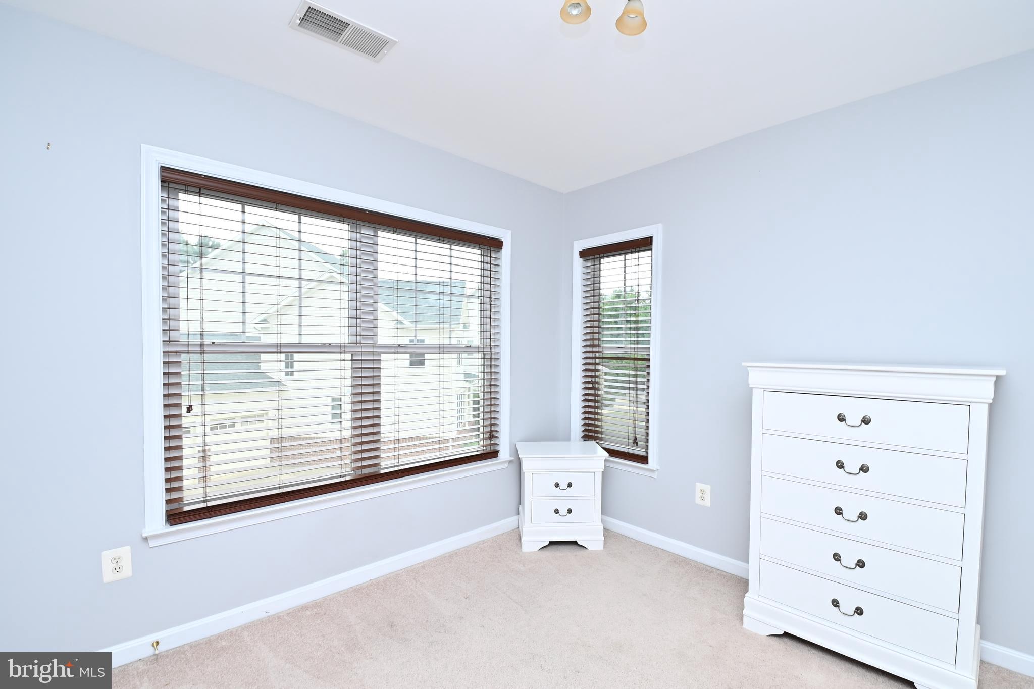 ST CHARLES SUB - SHEFFIELD - Residential Lease