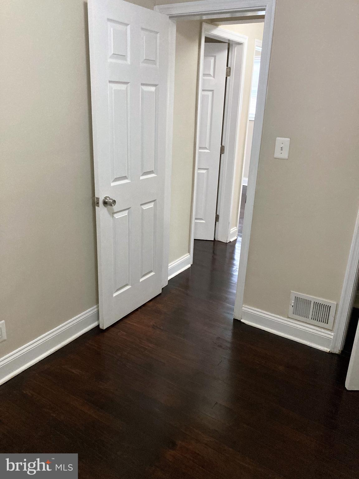 ADELPHI KNOLLS - Residential Lease