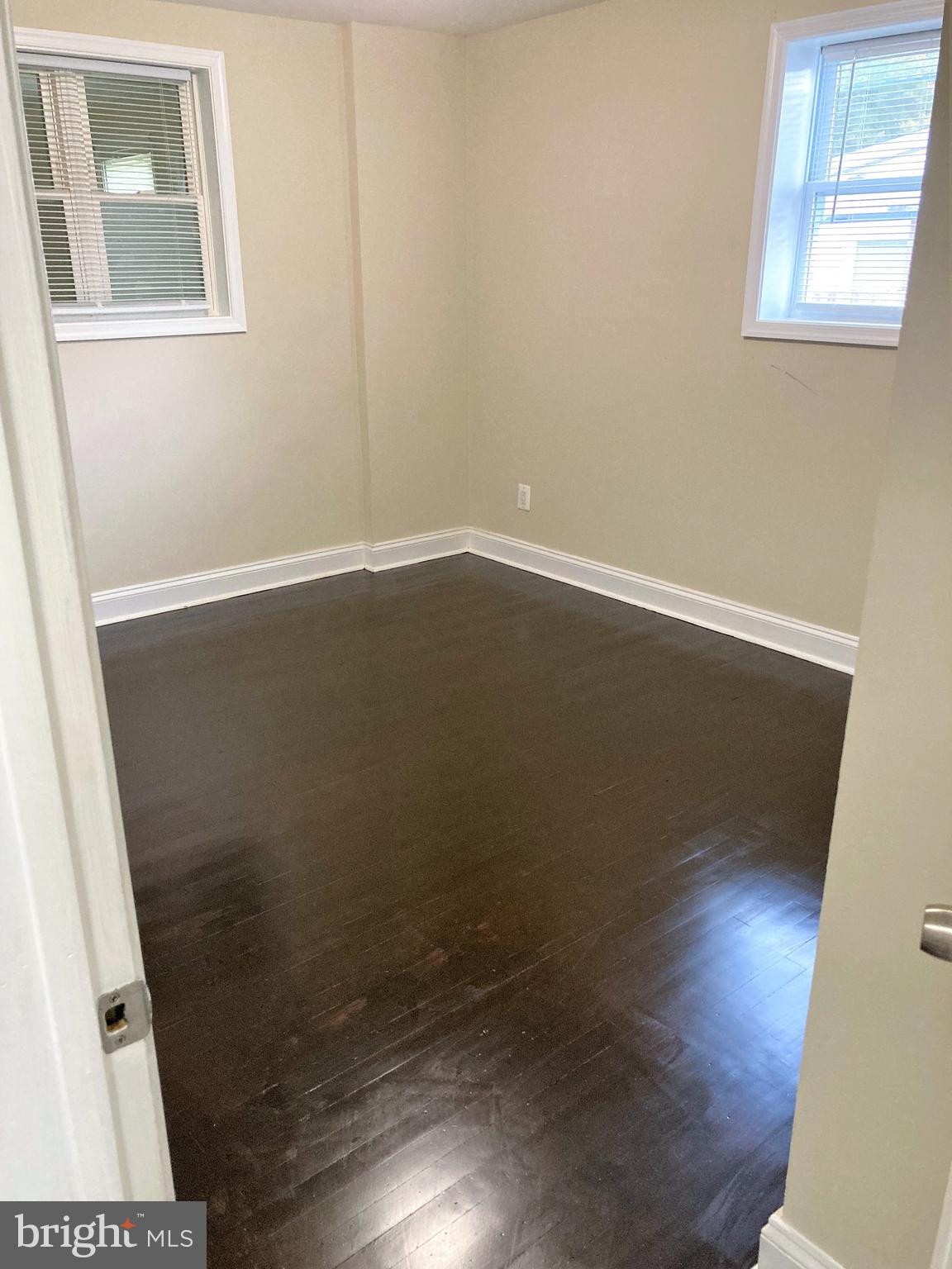 ADELPHI KNOLLS - Residential Lease