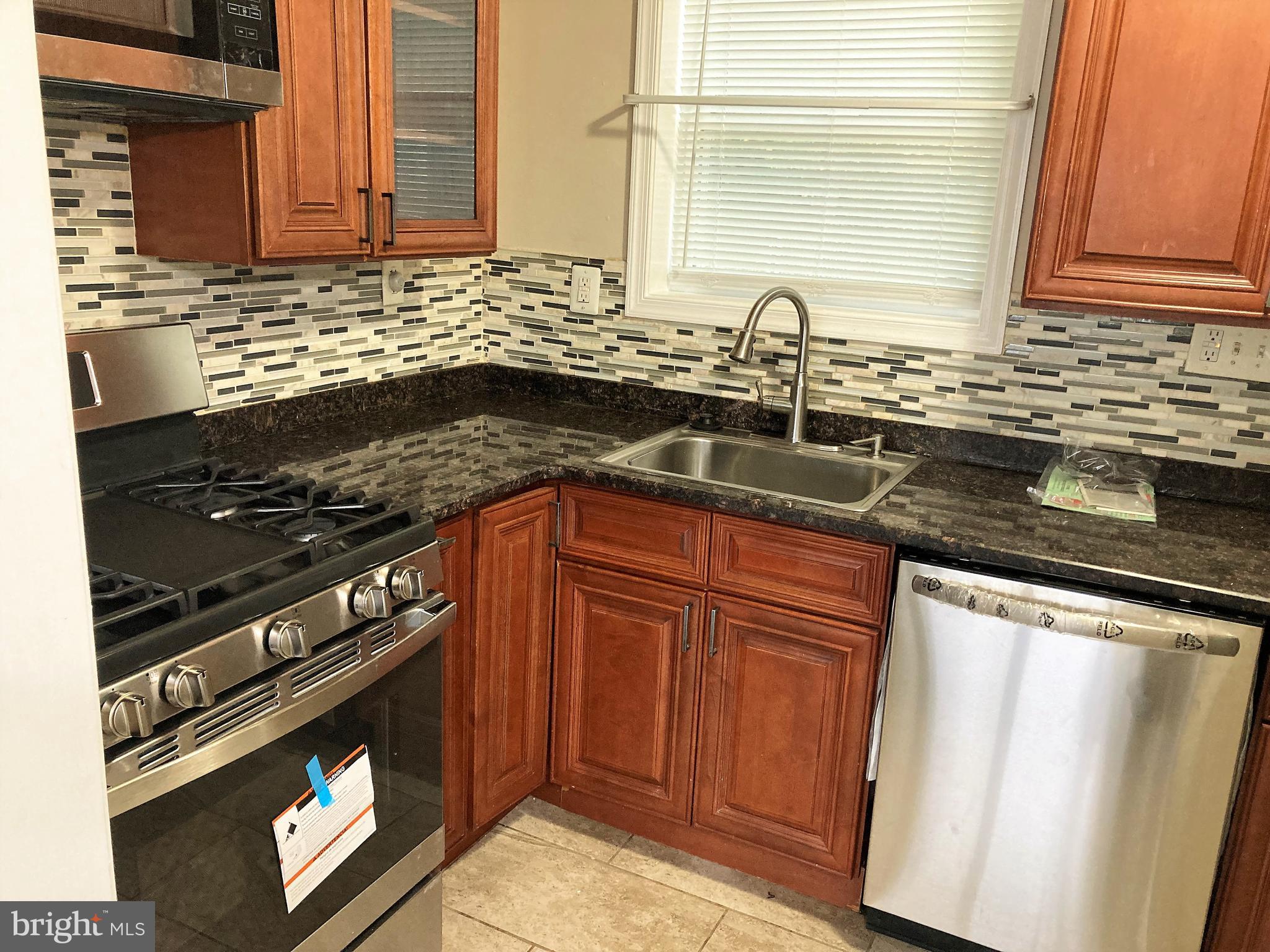 ADELPHI KNOLLS - Residential Lease