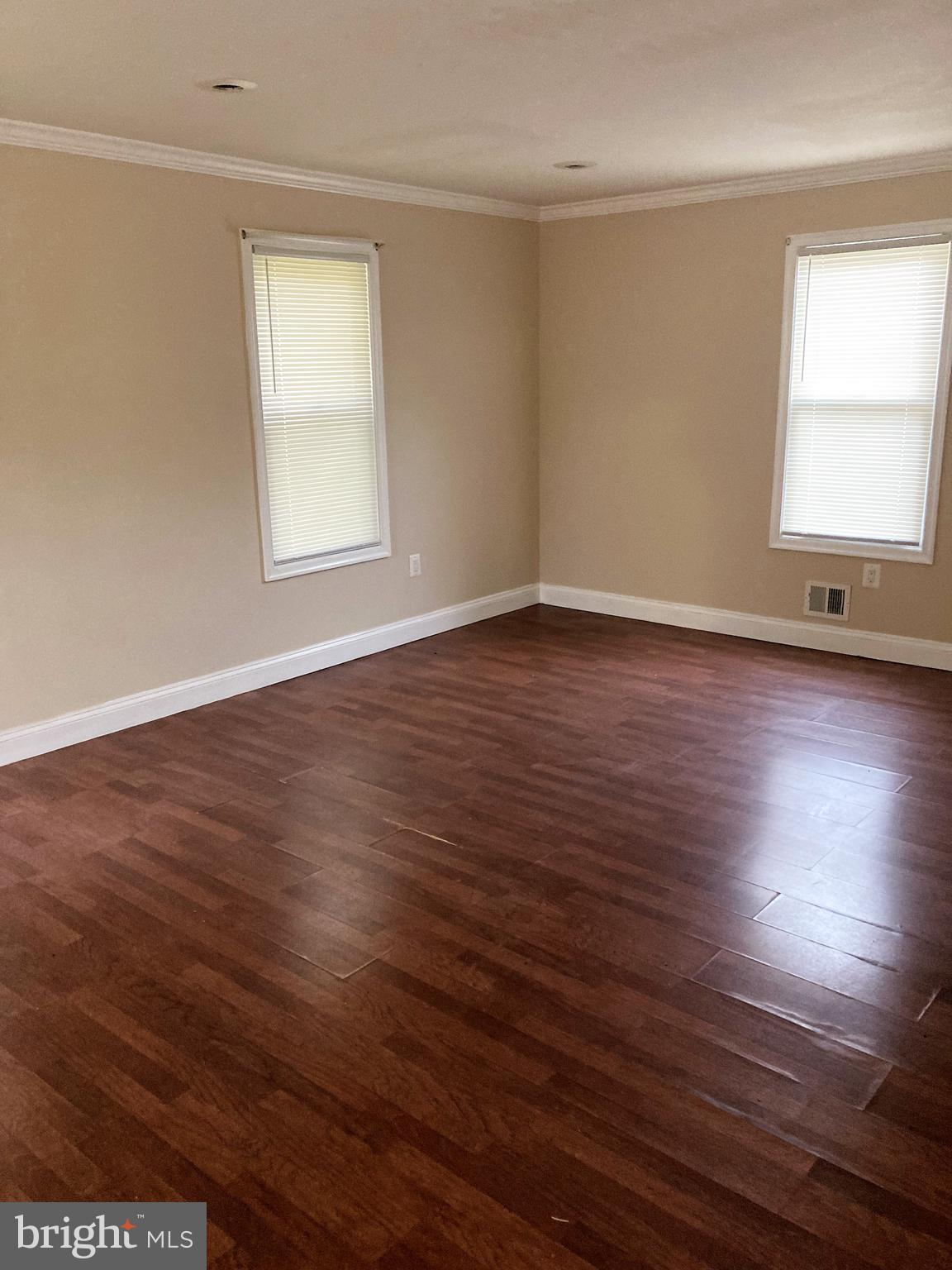 ADELPHI KNOLLS - Residential Lease