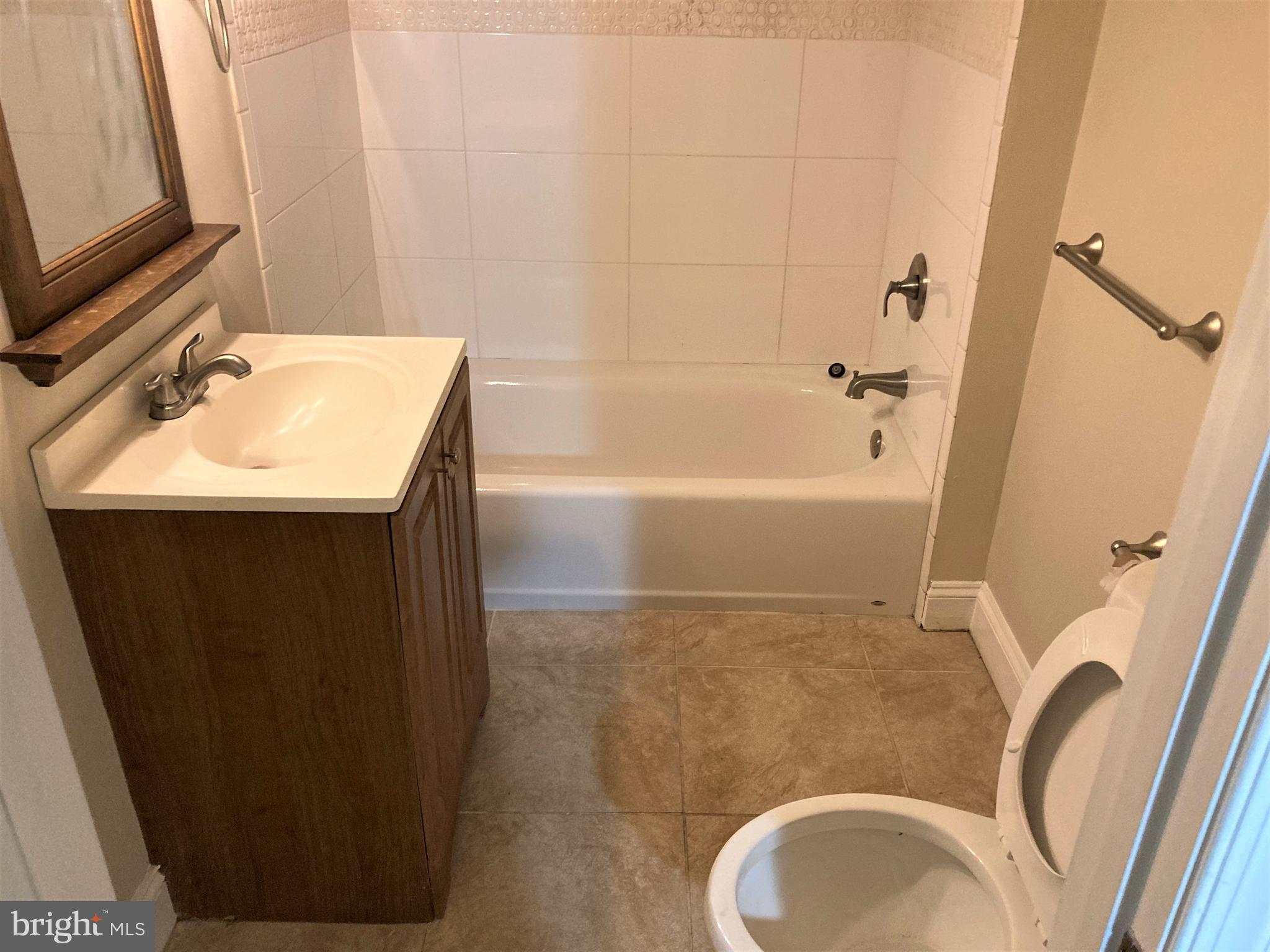 ADELPHI KNOLLS - Residential Lease