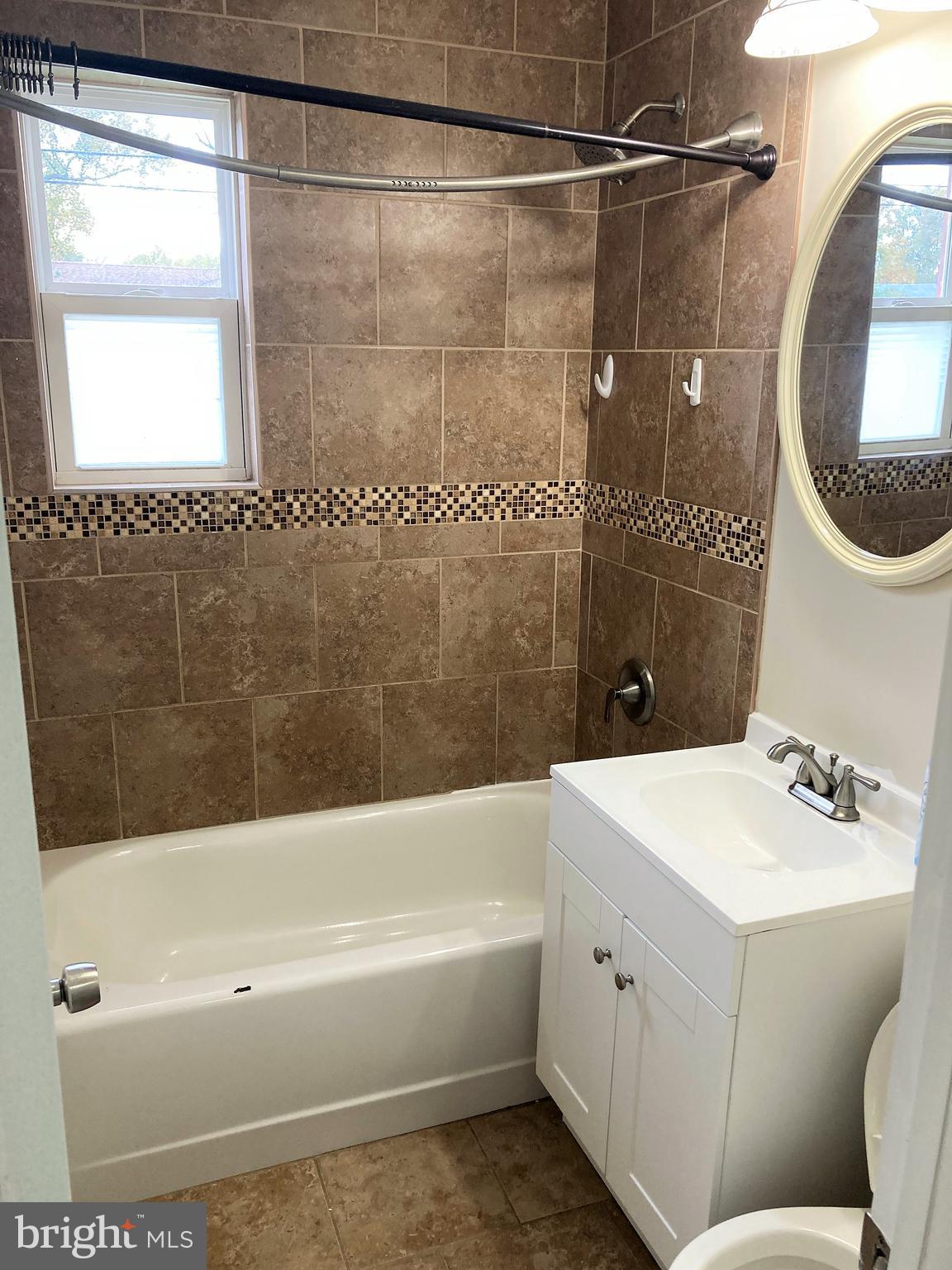 ADELPHI KNOLLS - Residential Lease