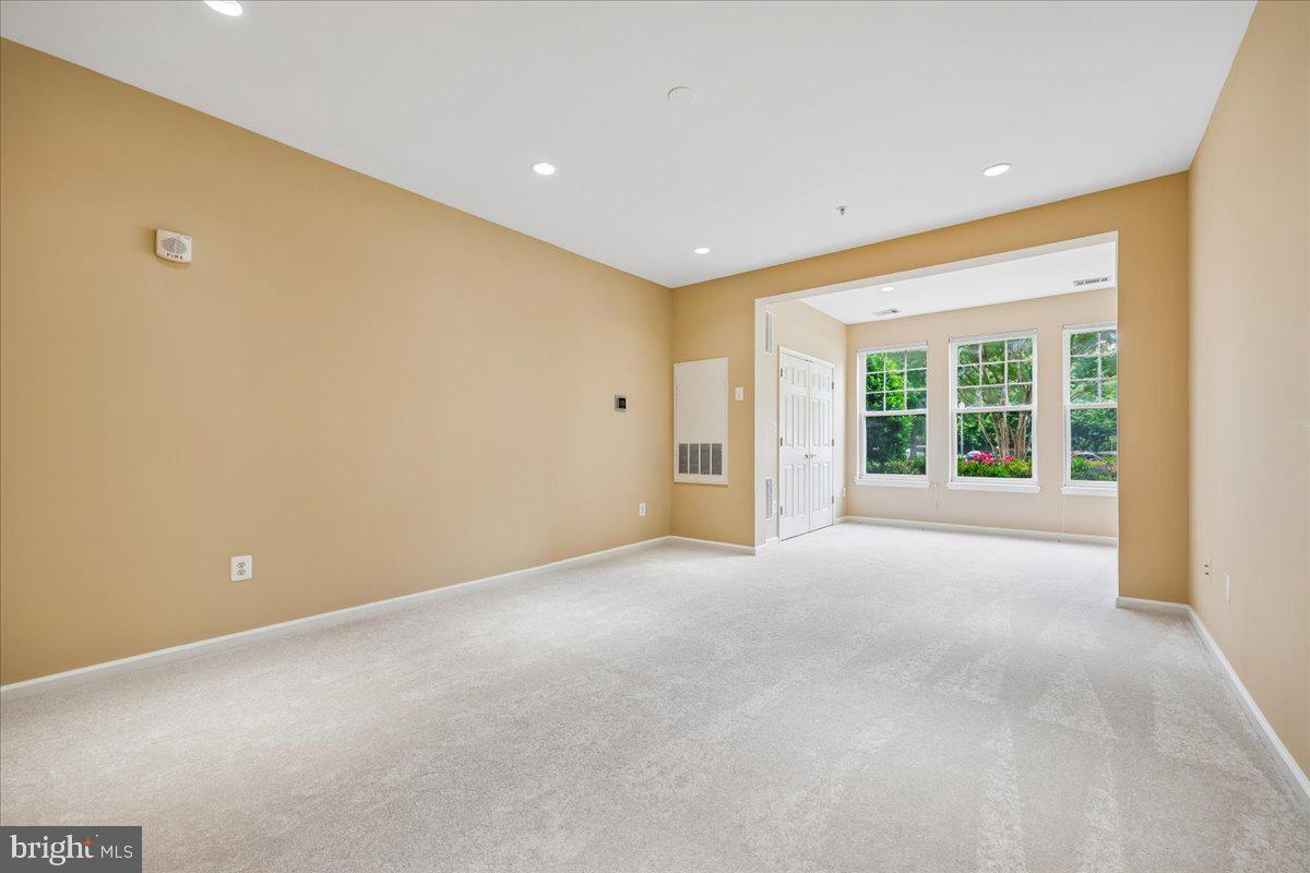 LAKELAND RIDGE - Residential