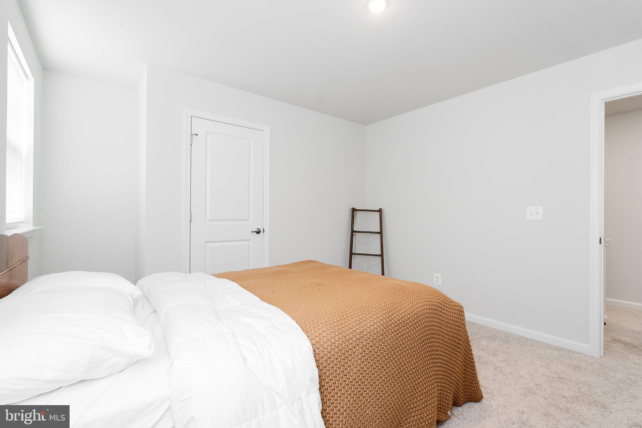 HUNTWELL WEST - Residential