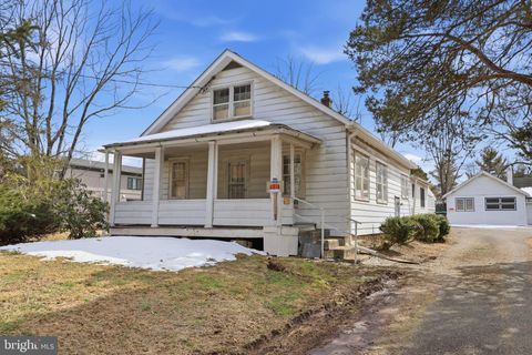 Homes For Sale - 186 Penn Harbourton Road<br/> PENNINGTON, NJ 08534