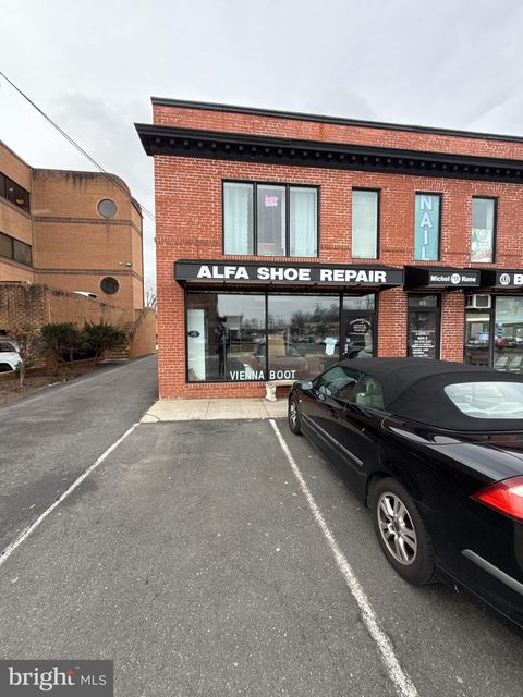 165 MAPLE AVENUE E VIENNA VA 22180