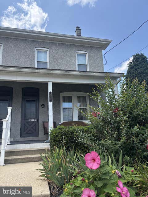 Townhouse For Rent - 103 Main Street #2ND FLOOR<br/> Montgomery County, RED HILL, PA 18076