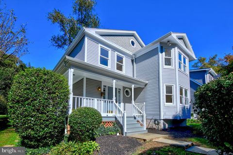 Photo of 3705 Dupont Avenue, Kensington, MD 20895 (MLS # MDMC2150664) Photo of 3705 Dupont Avenue, Kensington, MD 20895 (MLS # MDMC2150664)