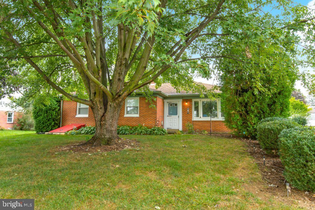 Photo of 319 Crestline Drive, Willow Street, PA 17584 (MLS # PALA2058162)