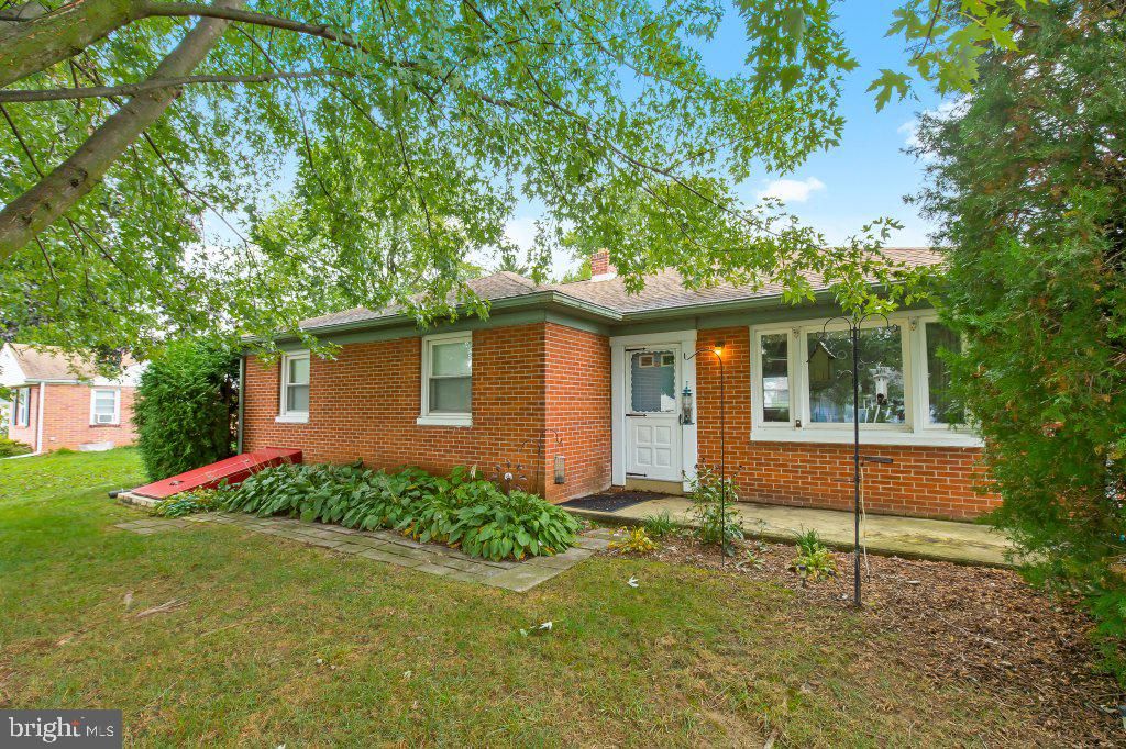 Photo of 319 Crestline Drive, Willow Street, PA 17584 (MLS # PALA2058162)