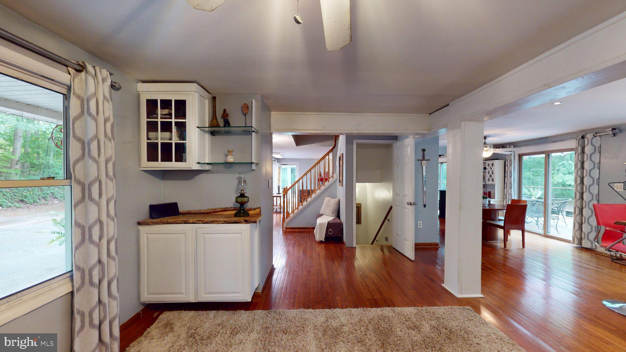 8609 NORTH DRIVE
