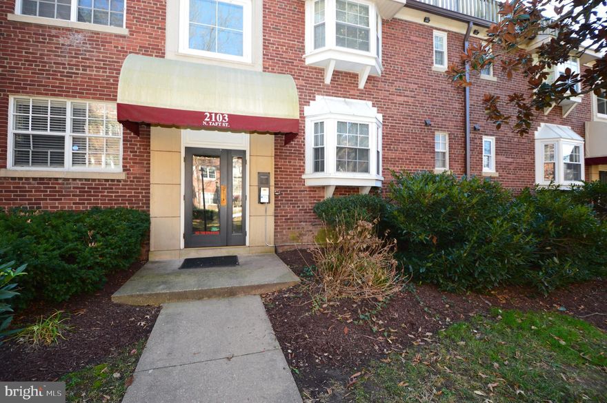 Charming Brick Garden style condo for sale! Equidistance to Courthouse AND Rosslyn Metro Stations (less than 1 mile walking) for Orange, Blue & Silver line access. Stainless steel appliances, granite counter tops. Washer & Dryer in Unit! Secure door to enter building. Additional secure storage unit included! 1 parking spot included and ample street parking. Wood burning fire place, hardwood floors throughout - do not want to miss this gem! 2020 HVAC & Heat pump replaced. Commuter access to ART bust stop, Capital Bikeshare, GW Parkway, I66, 395 & more!!