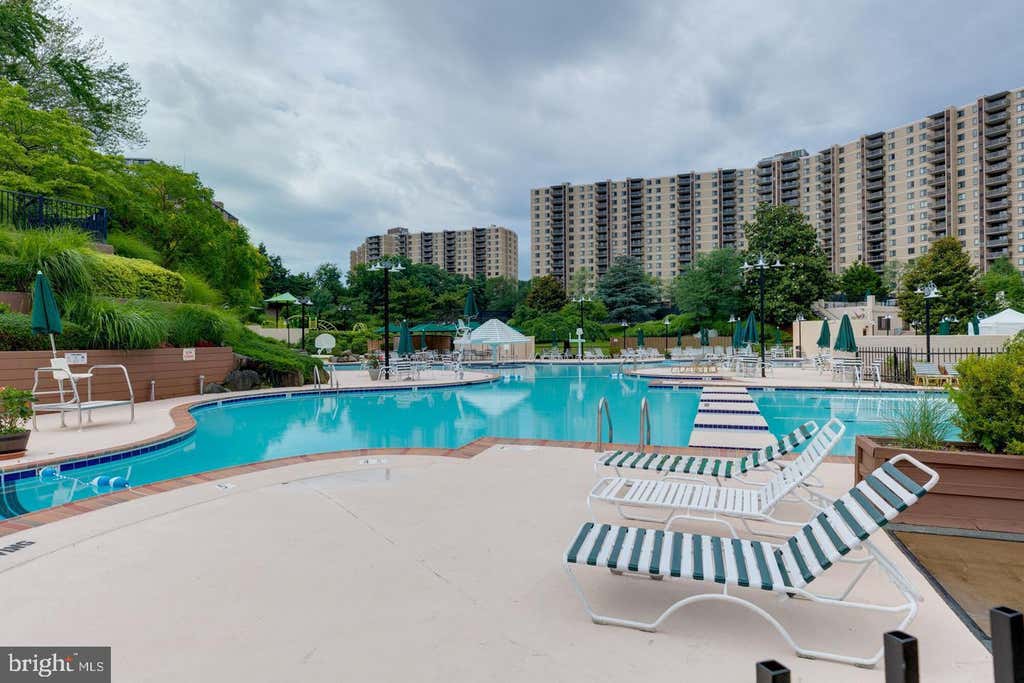Photo of 307 Yoakum Parkway #1104, ALEXANDRIA, VA 22304 (MLS # VAAX2064282)