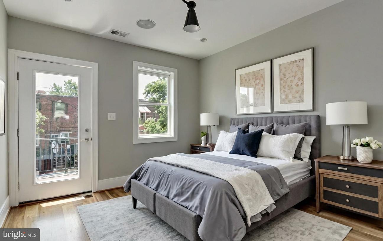 913 NE QUINCY STREET NE 3