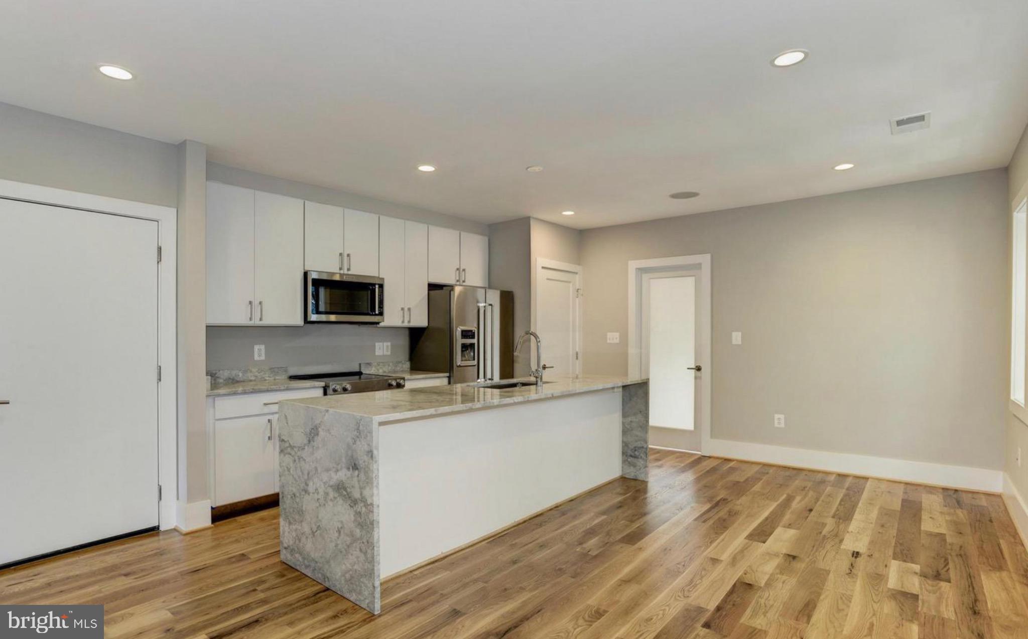 913 NE QUINCY STREET NE 3