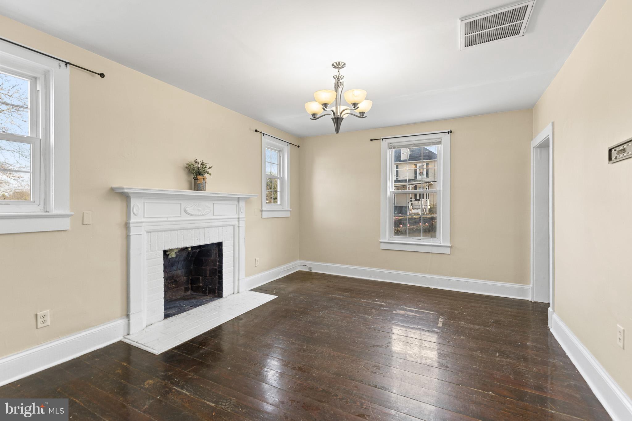 TOWN OF WOODSTOCK - Residential